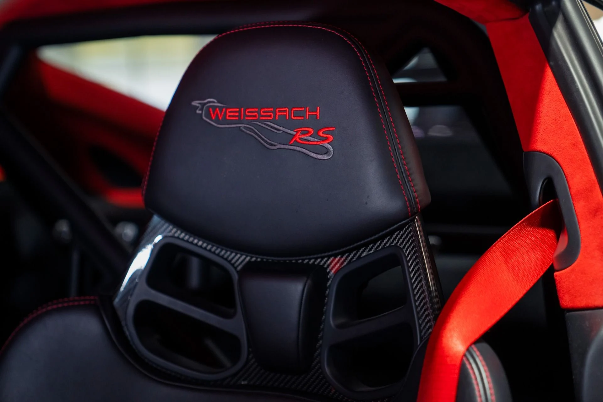 mph021_4192099671_Used_2018_Porsche_911_GT_2_RS_Weissach_Package_1786135018_a7cefb6212