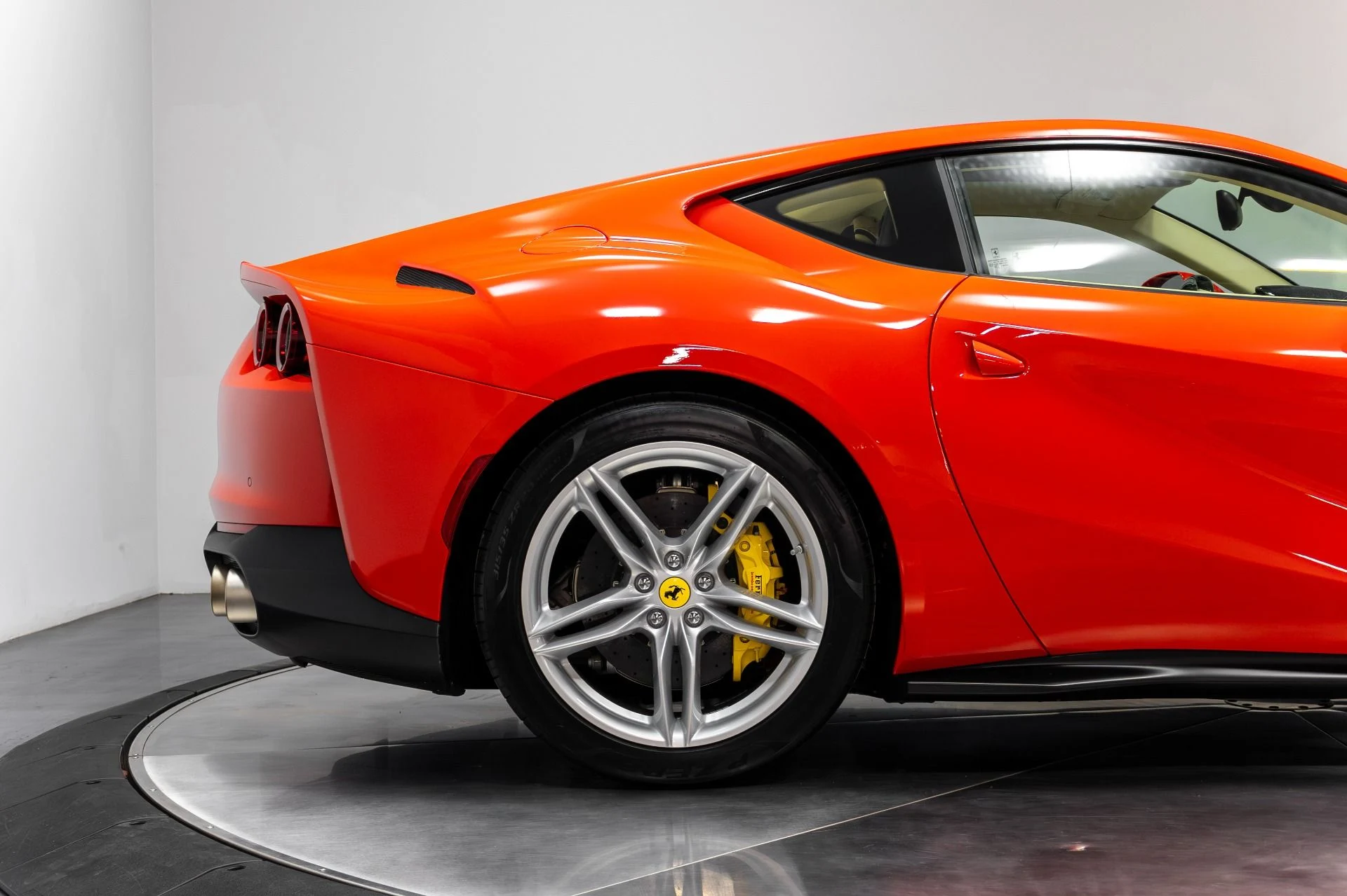 mph021_4198740334_Used_2018_Ferrari_812_Superfast_1763480061_7f64f7b1bd