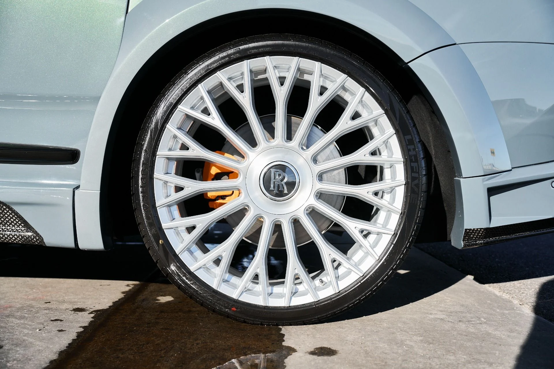 mph021_4206832628_Used_2025_Rolls_Royce_Cullinan_Base_1766020356_20f5323fd3