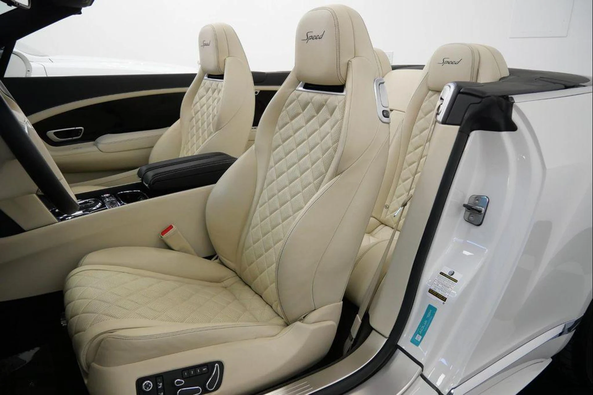 mph021_4212182890_lv8aqh4a_t_G_Ig_KU_Kb_X_As5_LT_2_Tgw_387642814d