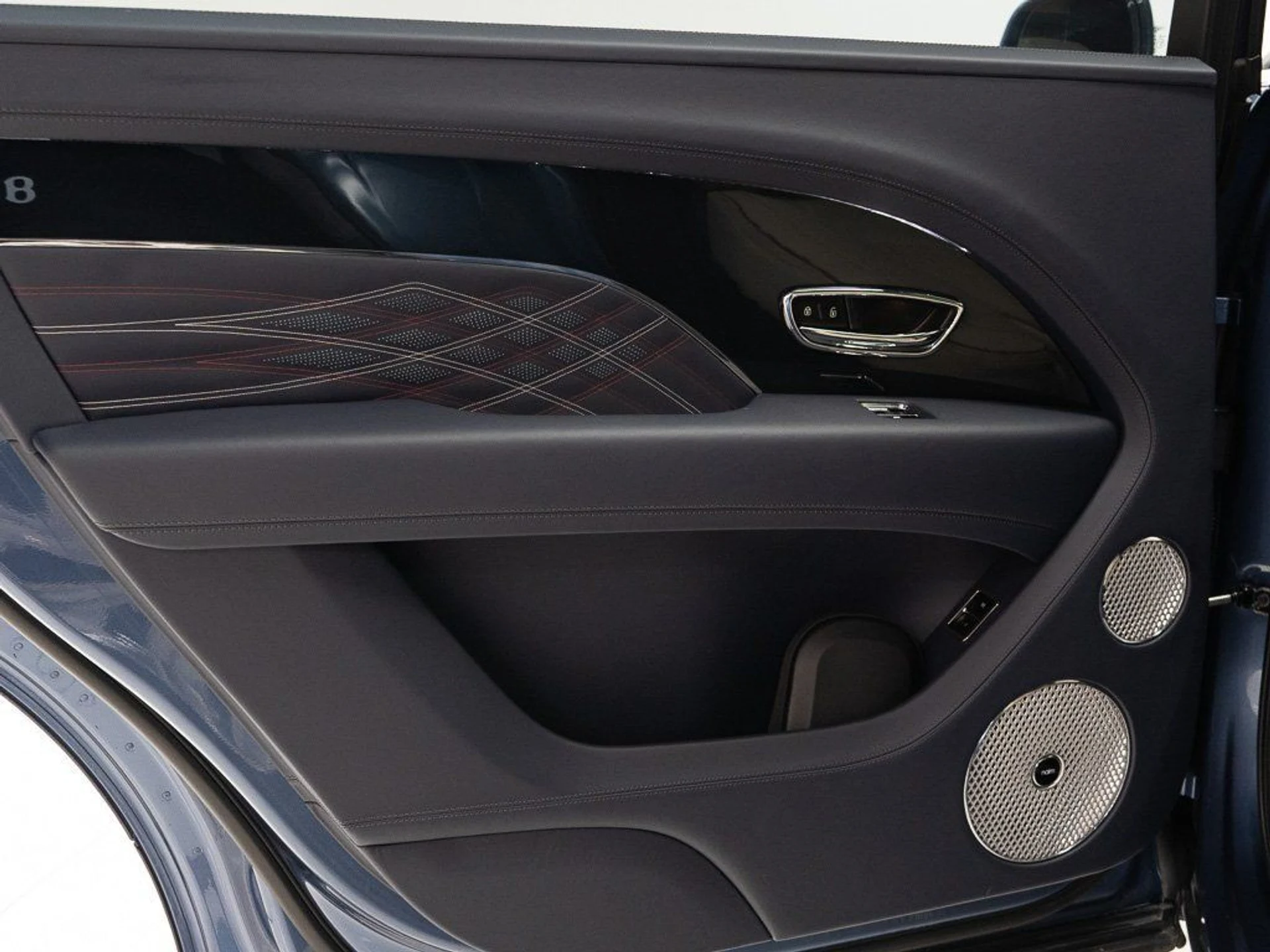 mph021_4215781455_cade52f4359c7aa458e14e54773be9e8_0025acf37b