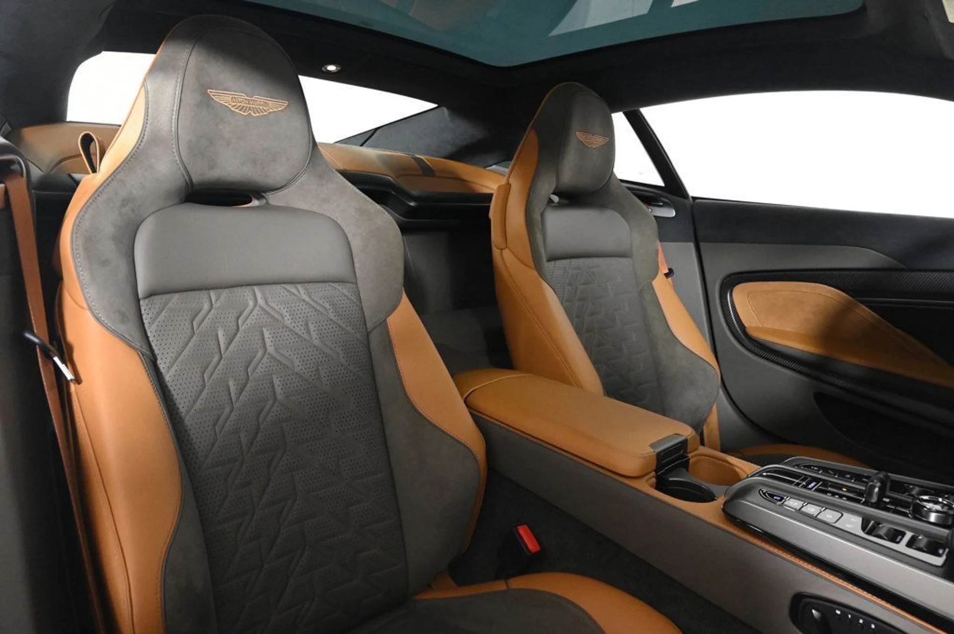 mph021_4219231011_used_2025_aston_martin_vanquish_v12_11350_22957360_21_1024_5d99cde827