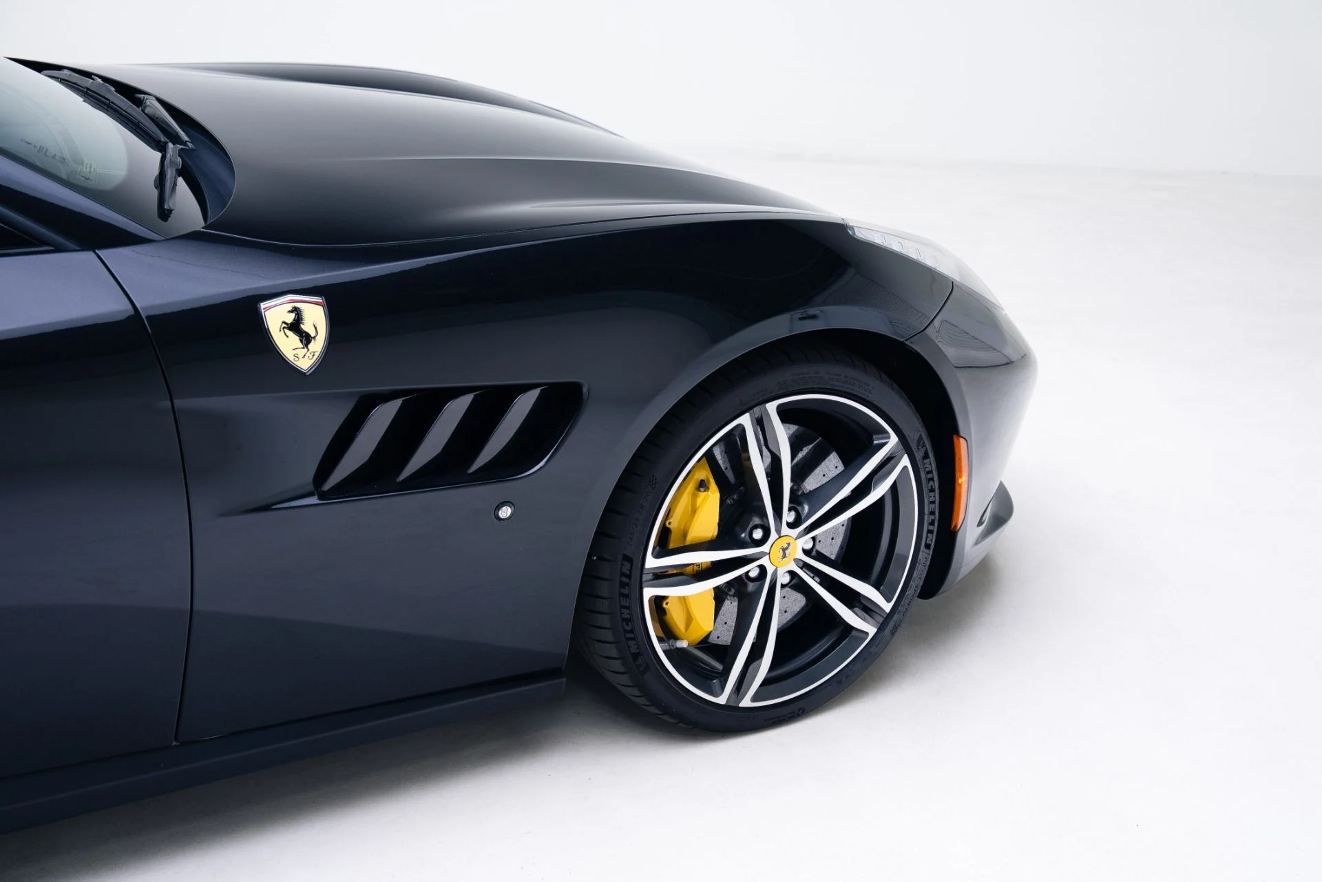 mph021_4229252234_Used_2018_Ferrari_GTC_4_Lusso_1768413919_0f60297eeb