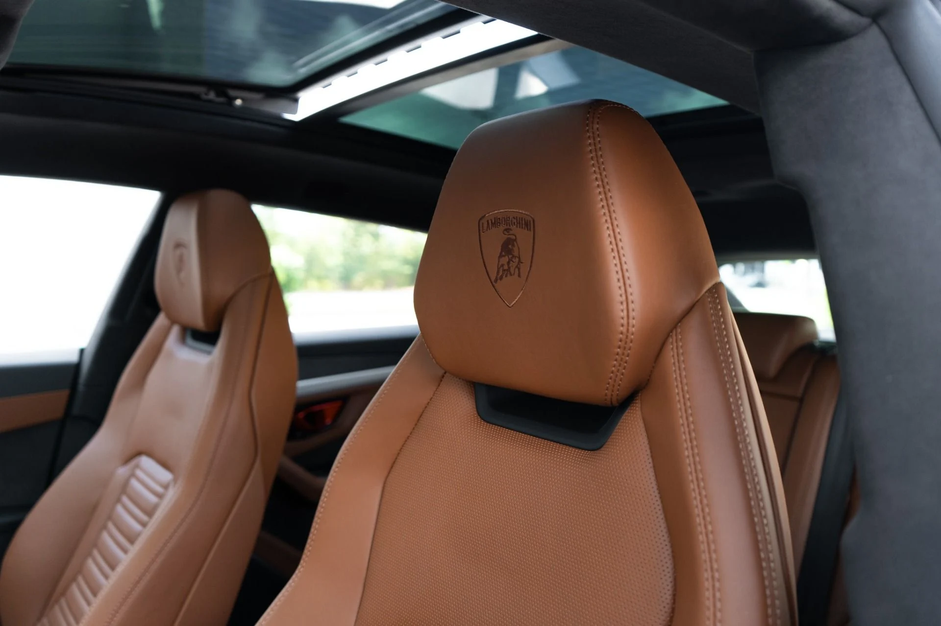 mph021_423802668_Used_2025_Lamborghini_Urus_SE_1758739816_6071da7c3b
