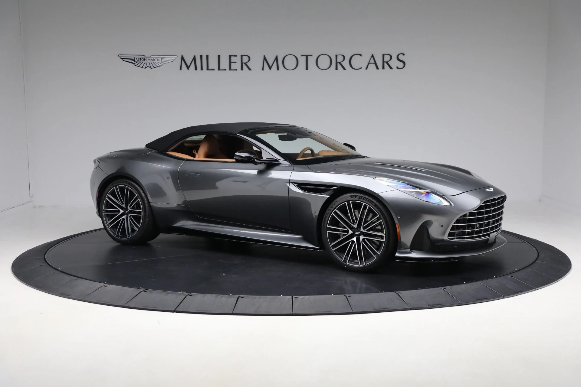 mph021_4243168632_New_2025_Aston_Martin_DB_12_Volante_beccd9250b