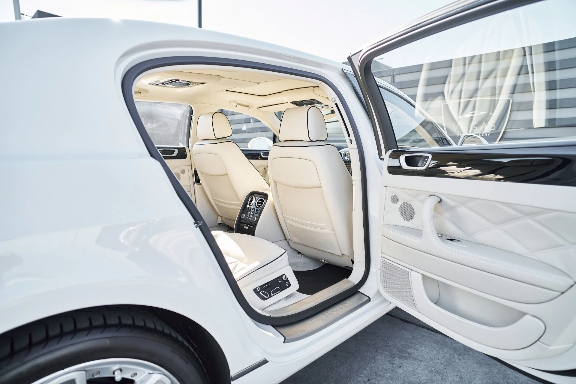 mph021_425488956_Used_2012_Bentley_Continental_Flying_Spur_1765853750_962a96e264