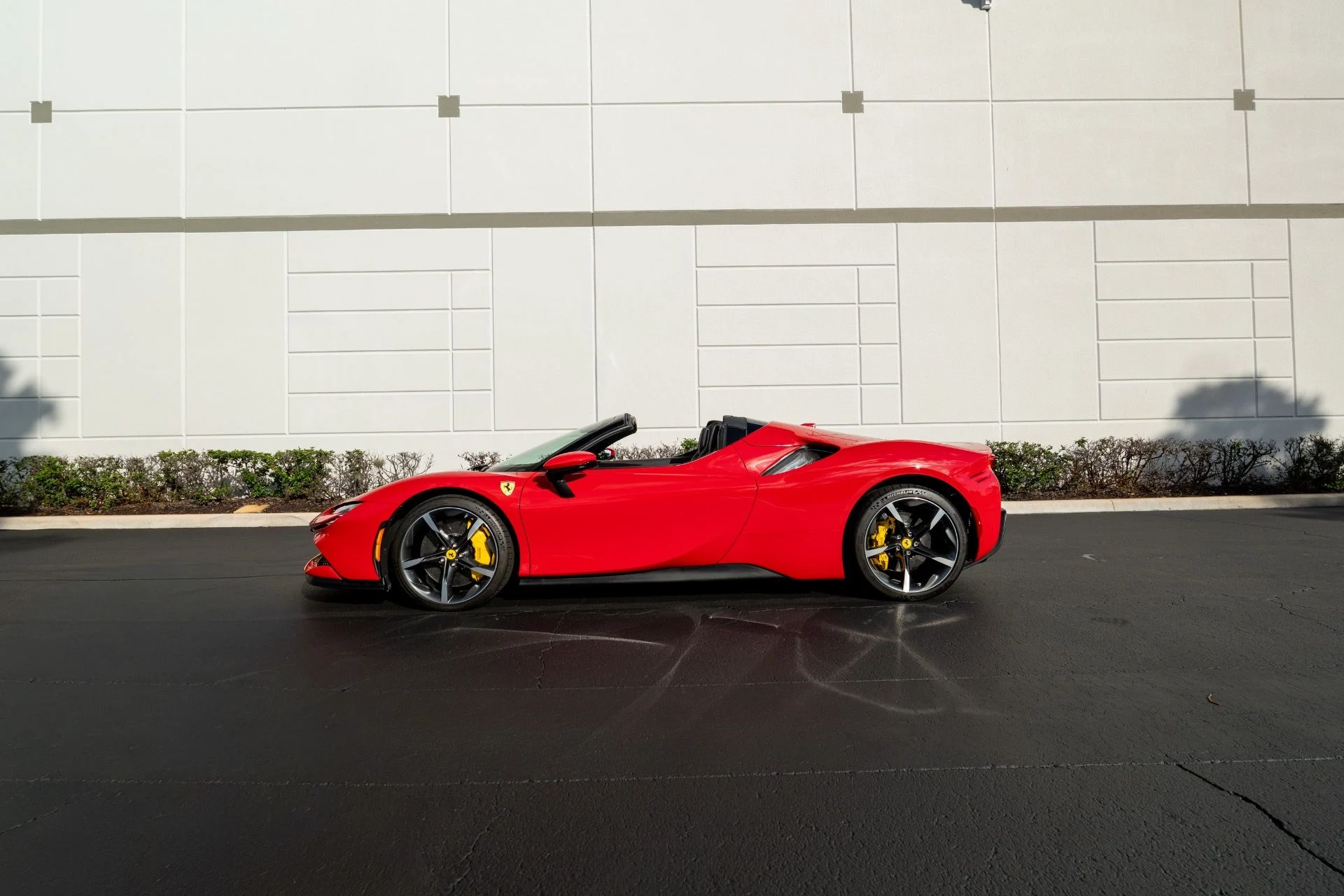 mph021_4256489501_Used_2024_Ferrari_SF_90_Spider_1759287826_4a45668600