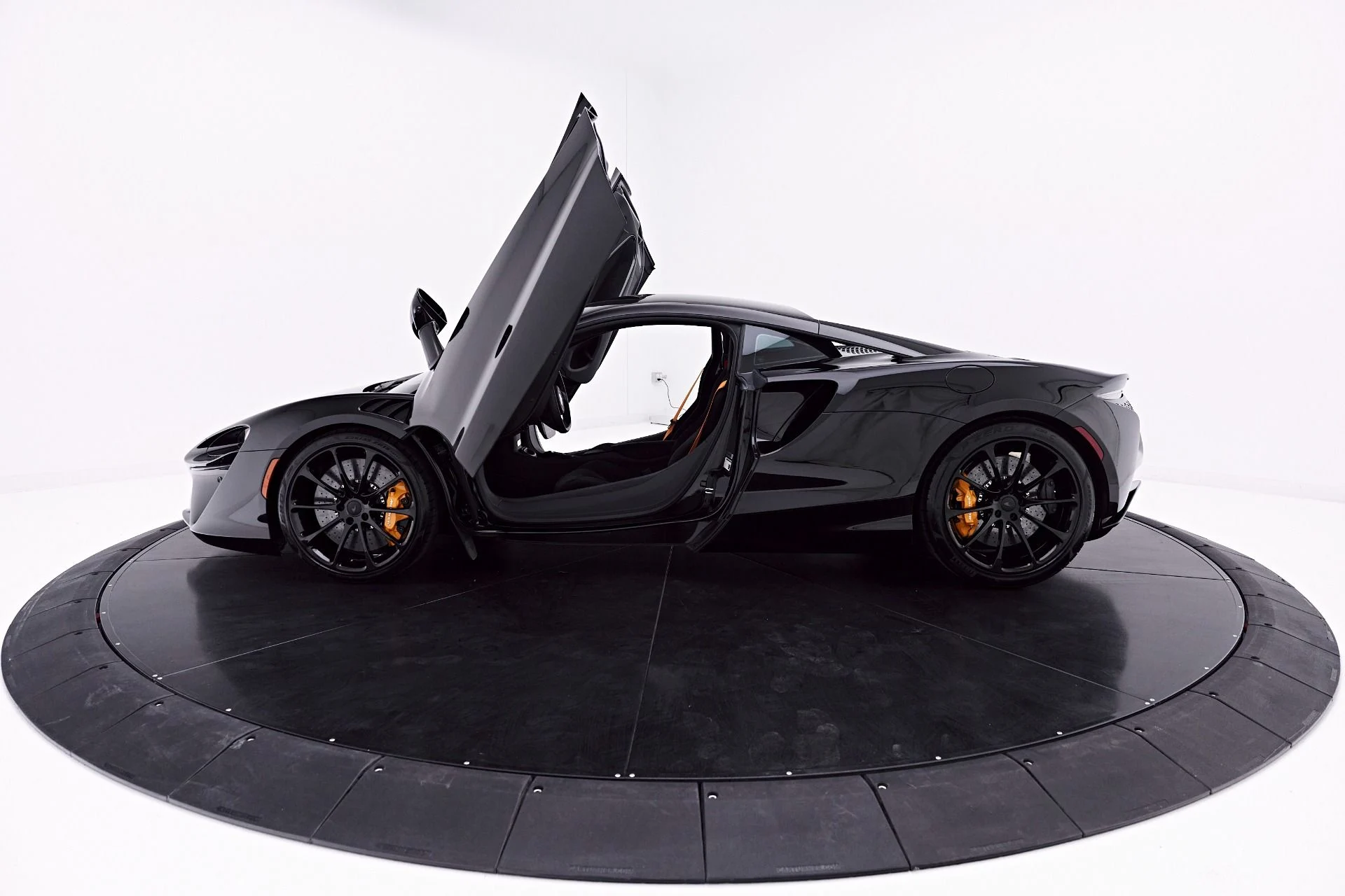 mph021_4263481045_Used_2026_Mc_Laren_Artura_Vision_1777507454_1945af5749