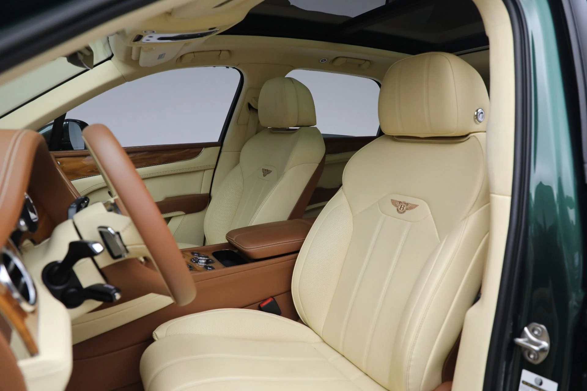 mph021_4274576617_Used_2023_Bentley_Bentayga_V8_f16f82861f