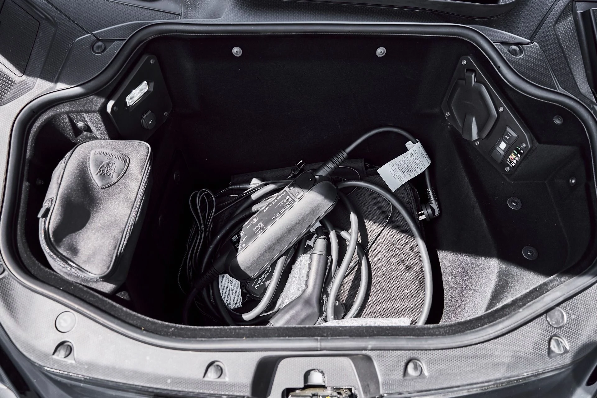 mph021_4281286422_Used_2025_Lamborghini_Revuelto_Base_1774300527_4ed5953cab