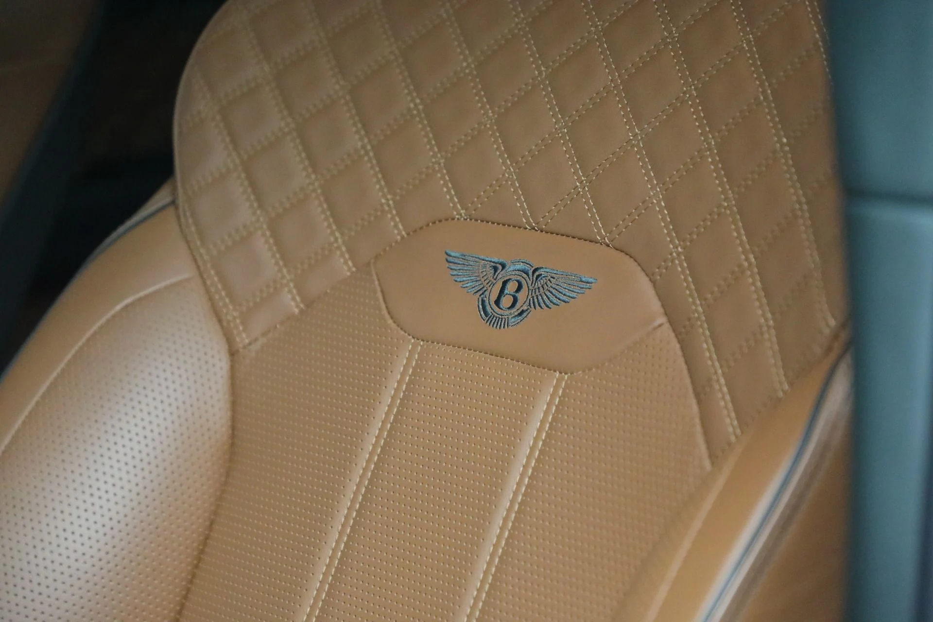 mph021_4290929554_Used_2021_Bentley_Bentayga_V8_498c522791