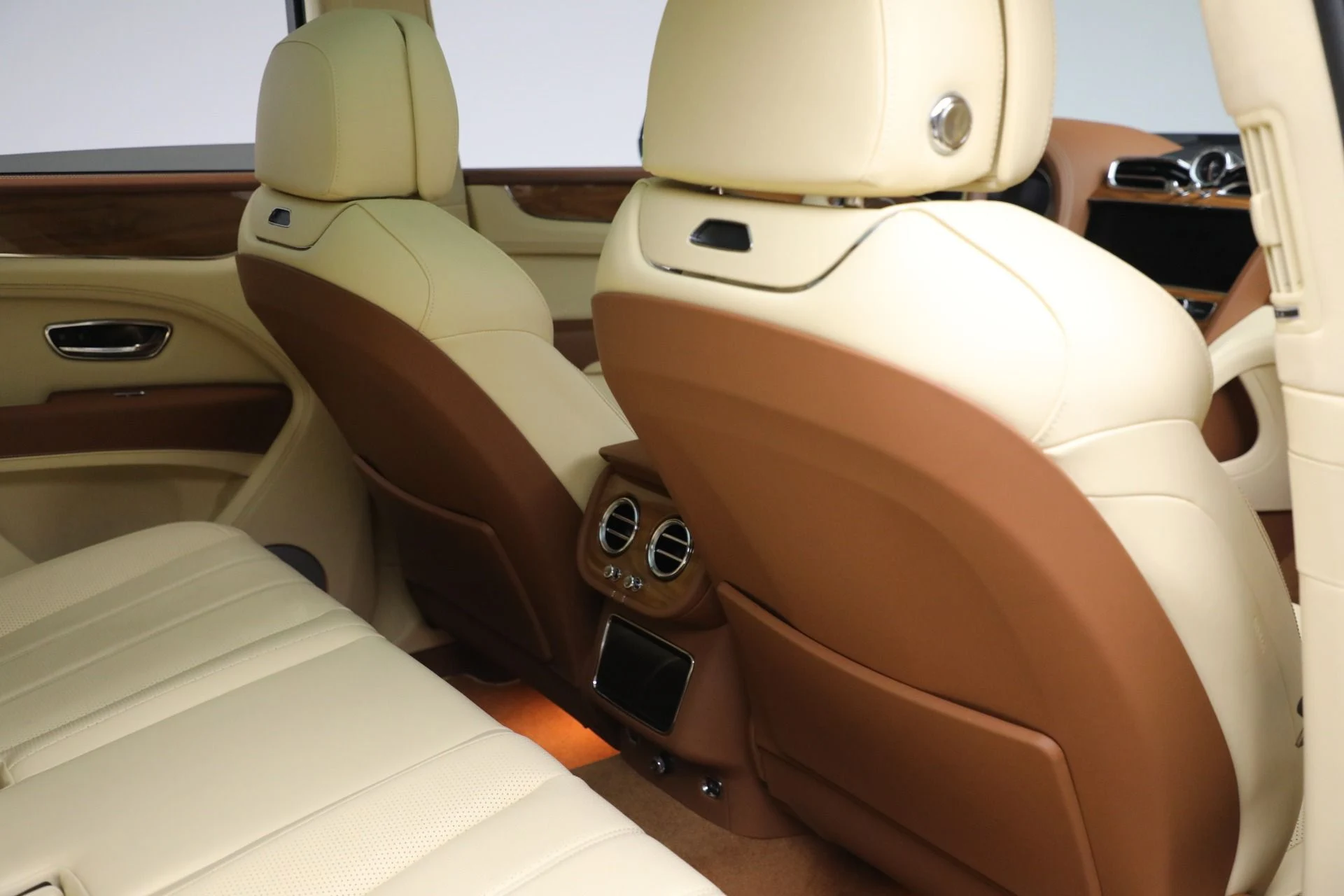 mph021_430034593_Used_2023_Bentley_Bentayga_V8_107f586283