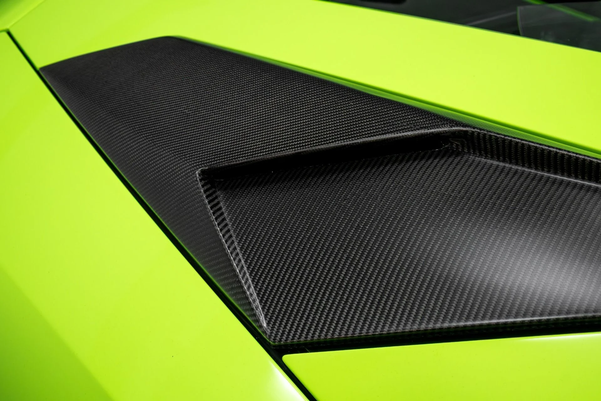 mph021_442196299_Used_2015_Lamborghini_Aventador_1764723845_cac3b8aa67