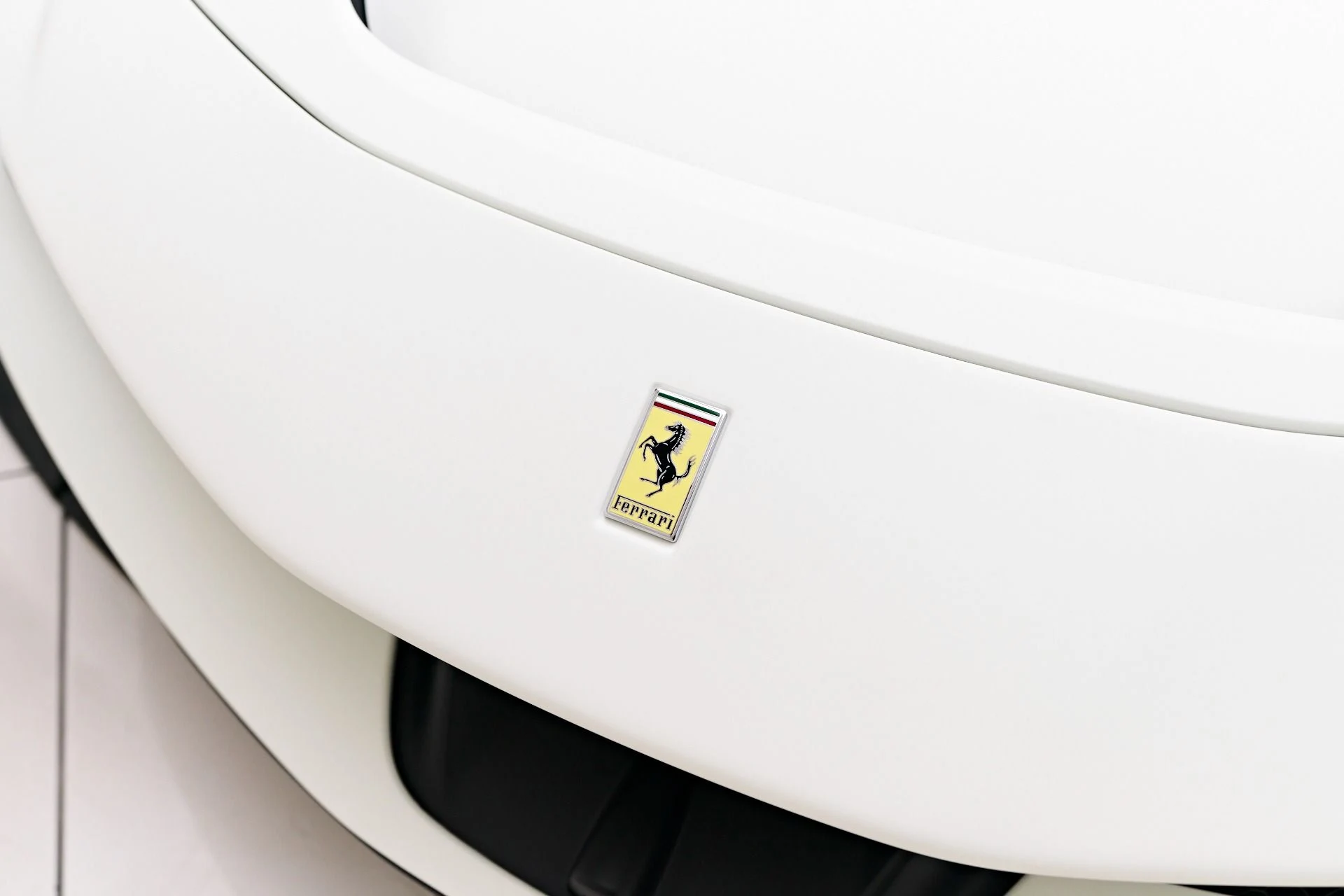 mph021_445051201_Used_2023_Ferrari_SF_90_Stradale_Base_1757439885_19d2547140