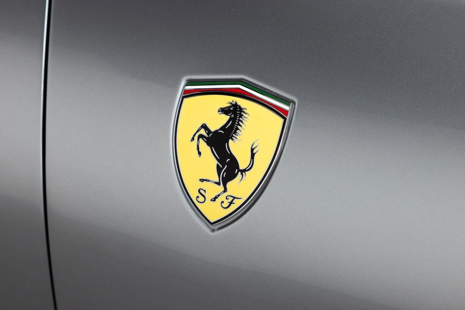 mph021_44784645_Used_2023_Ferrari_Roma_1783519057_4e2eef817a