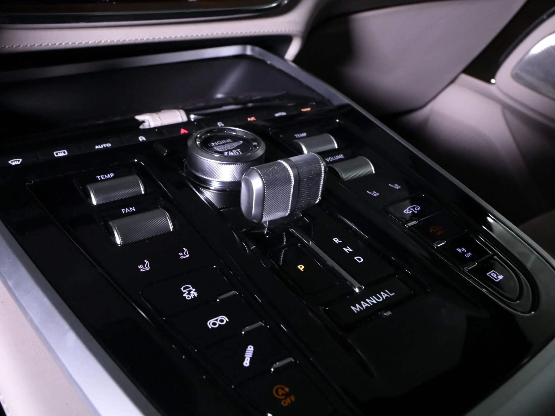 mph021_457931574_New_2025_Aston_Martin_DBX_707_1758482586_9dca2726ad