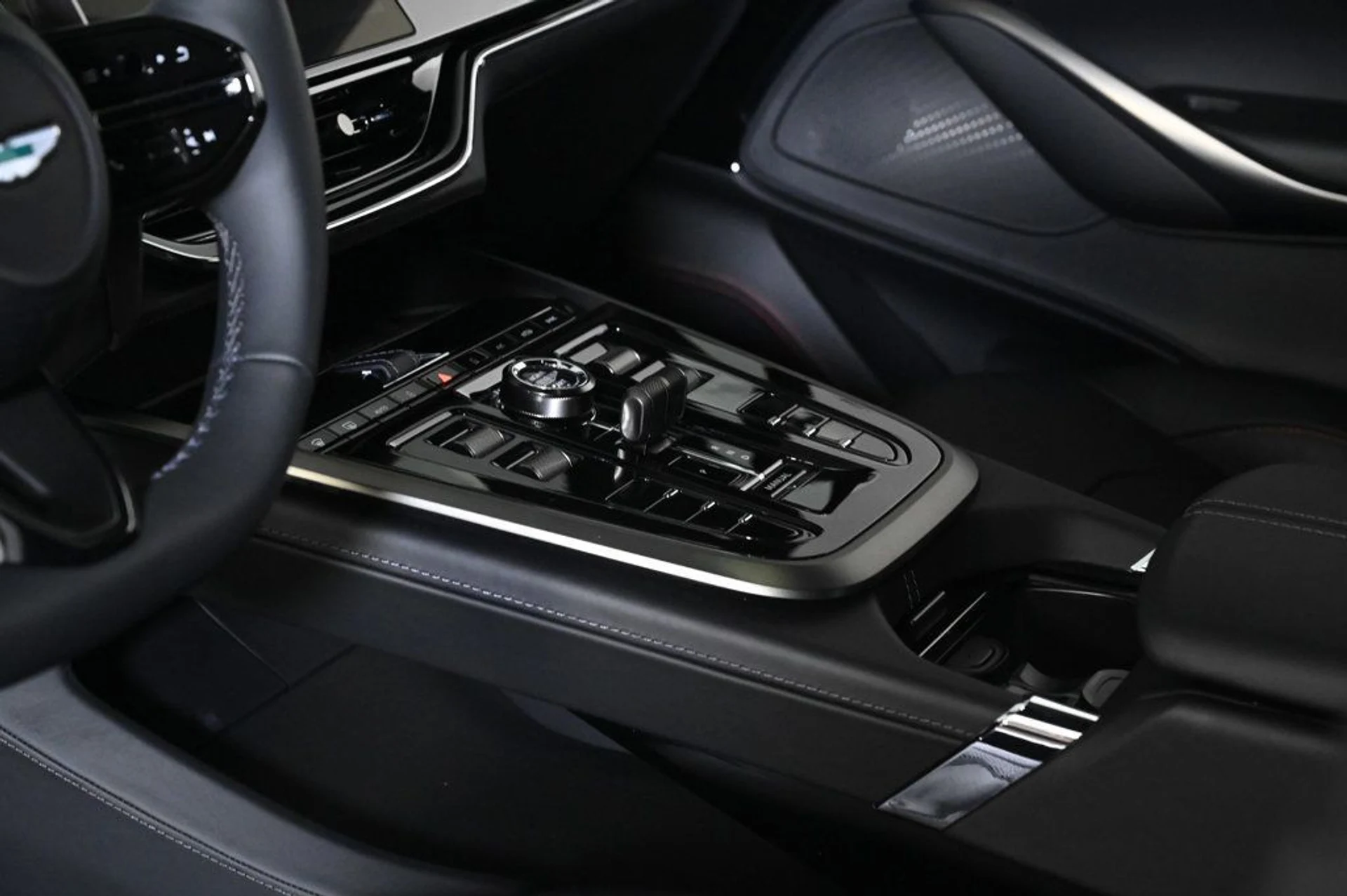 mph021_459134458_new_2026_aston_martin_dbx_sawd_11350_22964208_21_1024_6a2d6a69ee