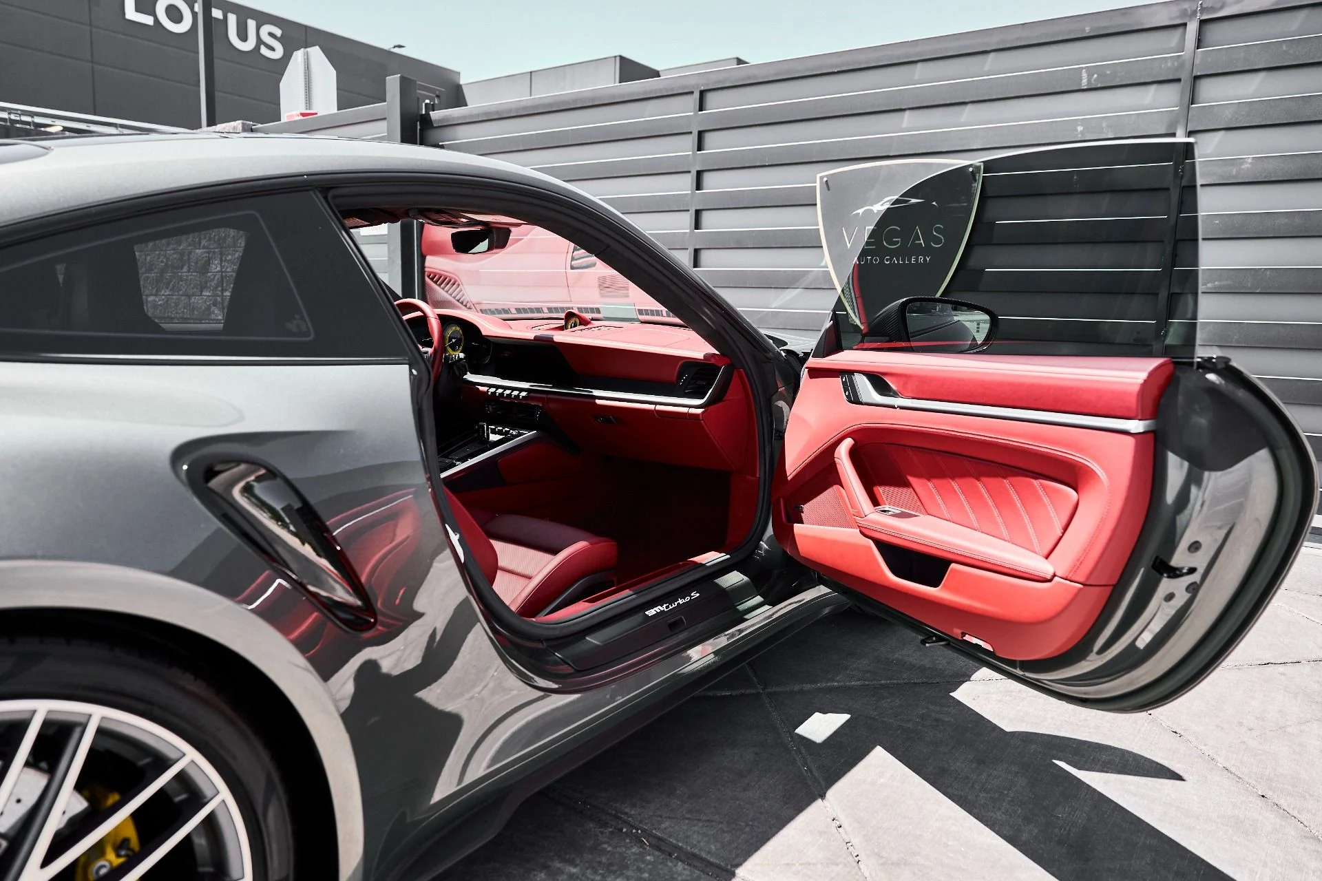 mph021_462240230_Used_2023_Porsche_911_Turbo_S_1777011074_2570258c25