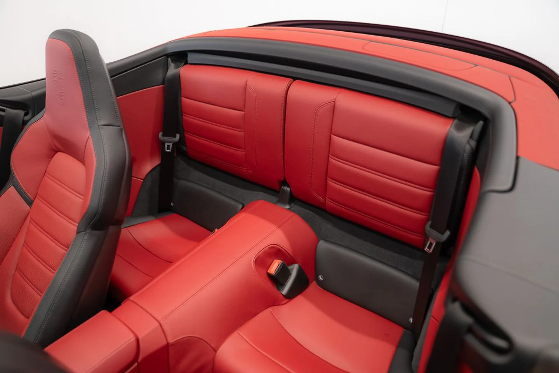 mph021_46619821_porsche_911_2025_jpg_v_1776180195_363f5e1dc3