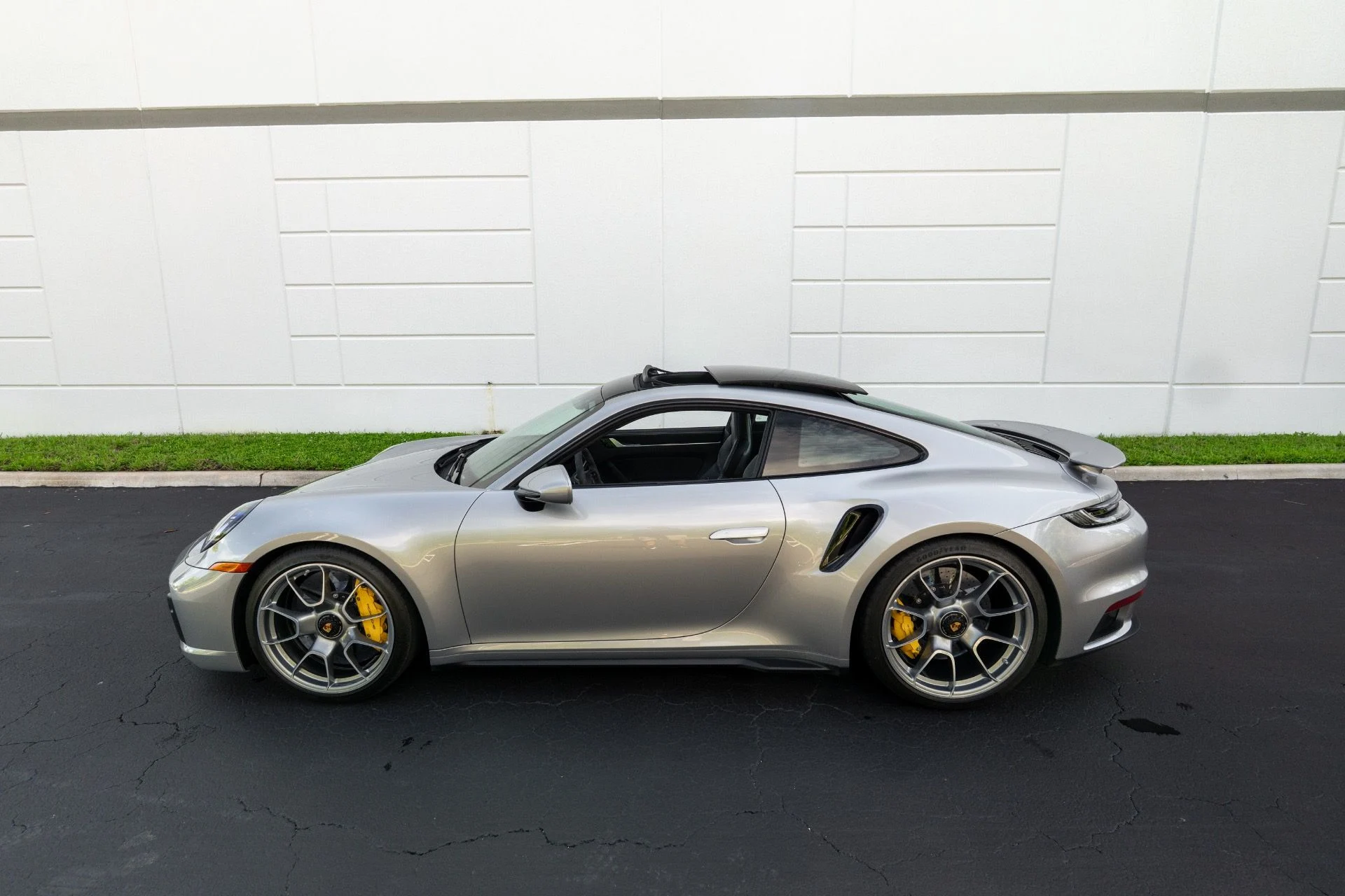 mph021_478611803_Used_2021_Porsche_911_Turbo_S_1758737347_75ae1d5ee5