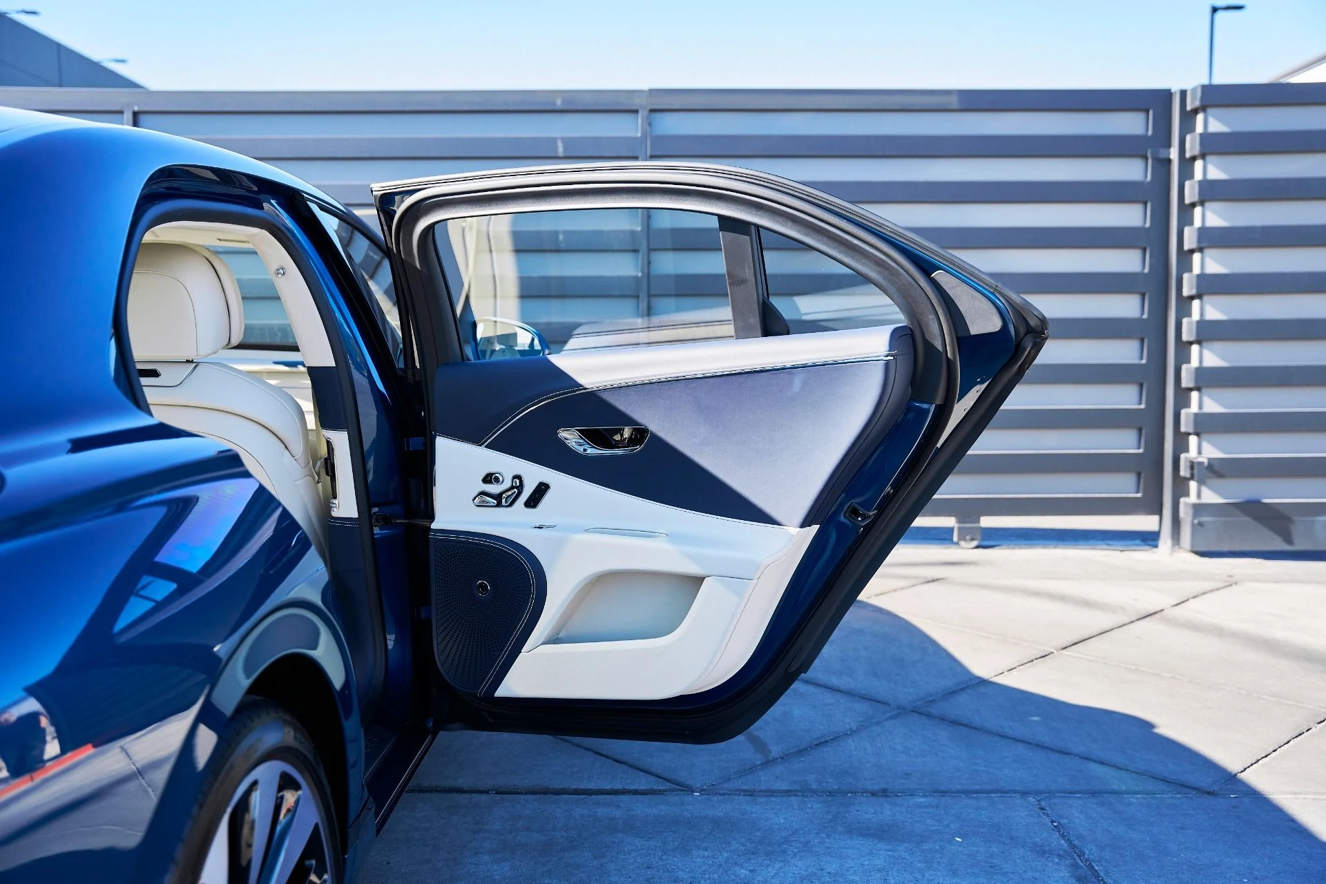 mph021_481715855_Used_2024_Bentley_Flying_Spur_Mulliner_V8_1768876561_0141381a69