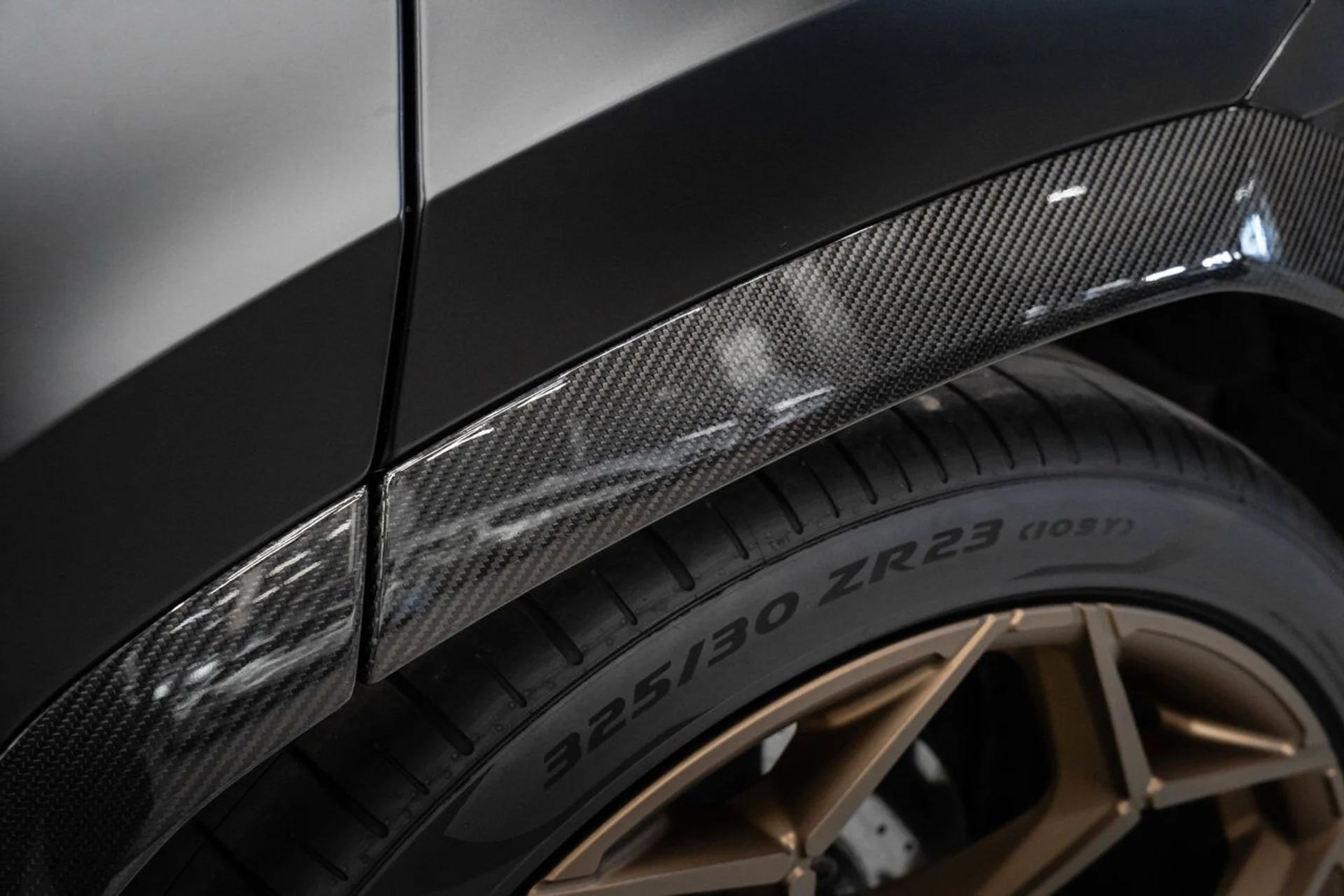 mph021_505103526_lamborghini_urus_2023_6358a330ae