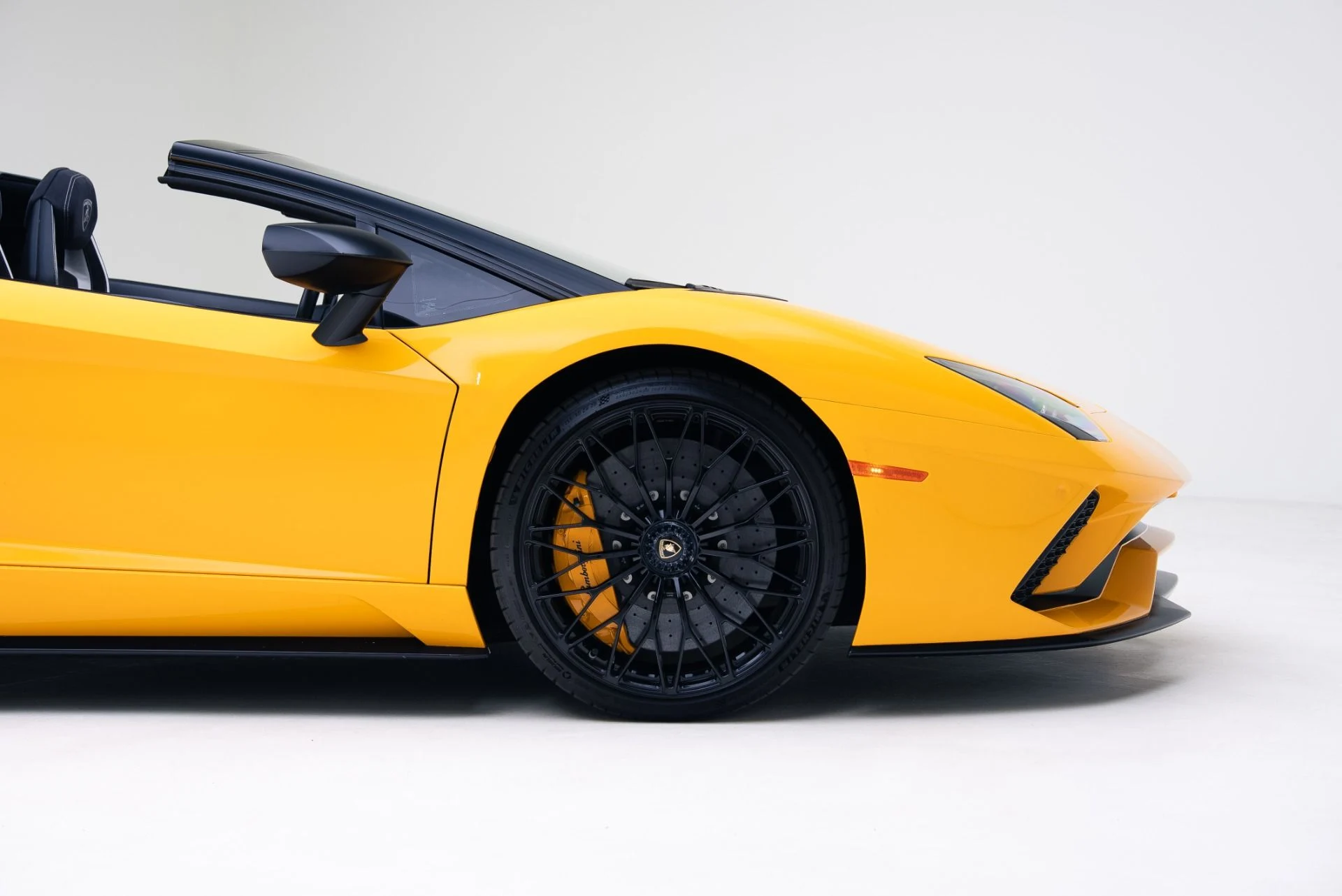 mph021_50923282_Used_2018_Lamborghini_Aventador_Roadster_LP_740_4_S_1767990844_ad648cb7f7