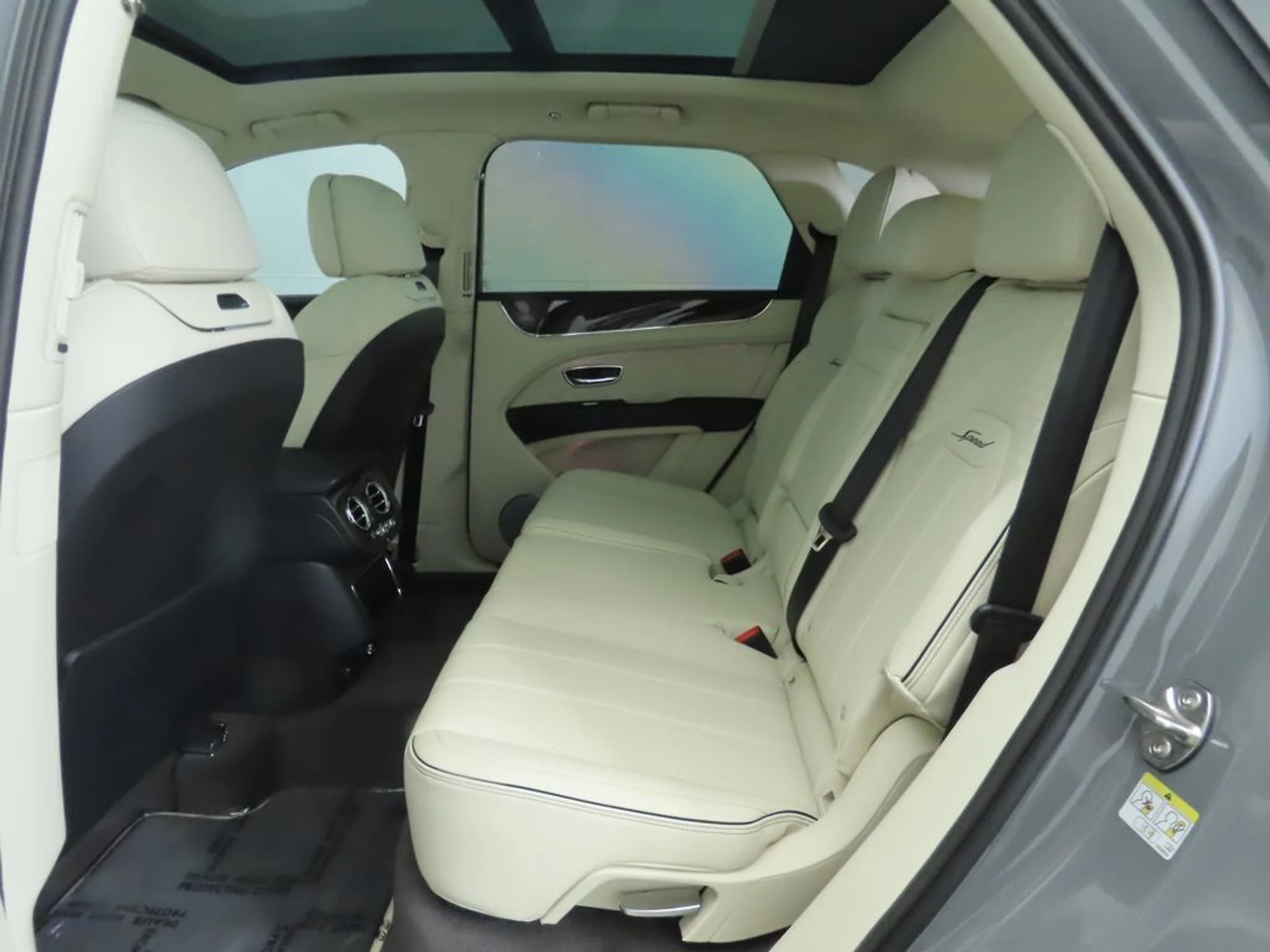 mph021_516352473_new_2026_bentley_bentayga_8119_22950936_22_1024_0a41de16ac