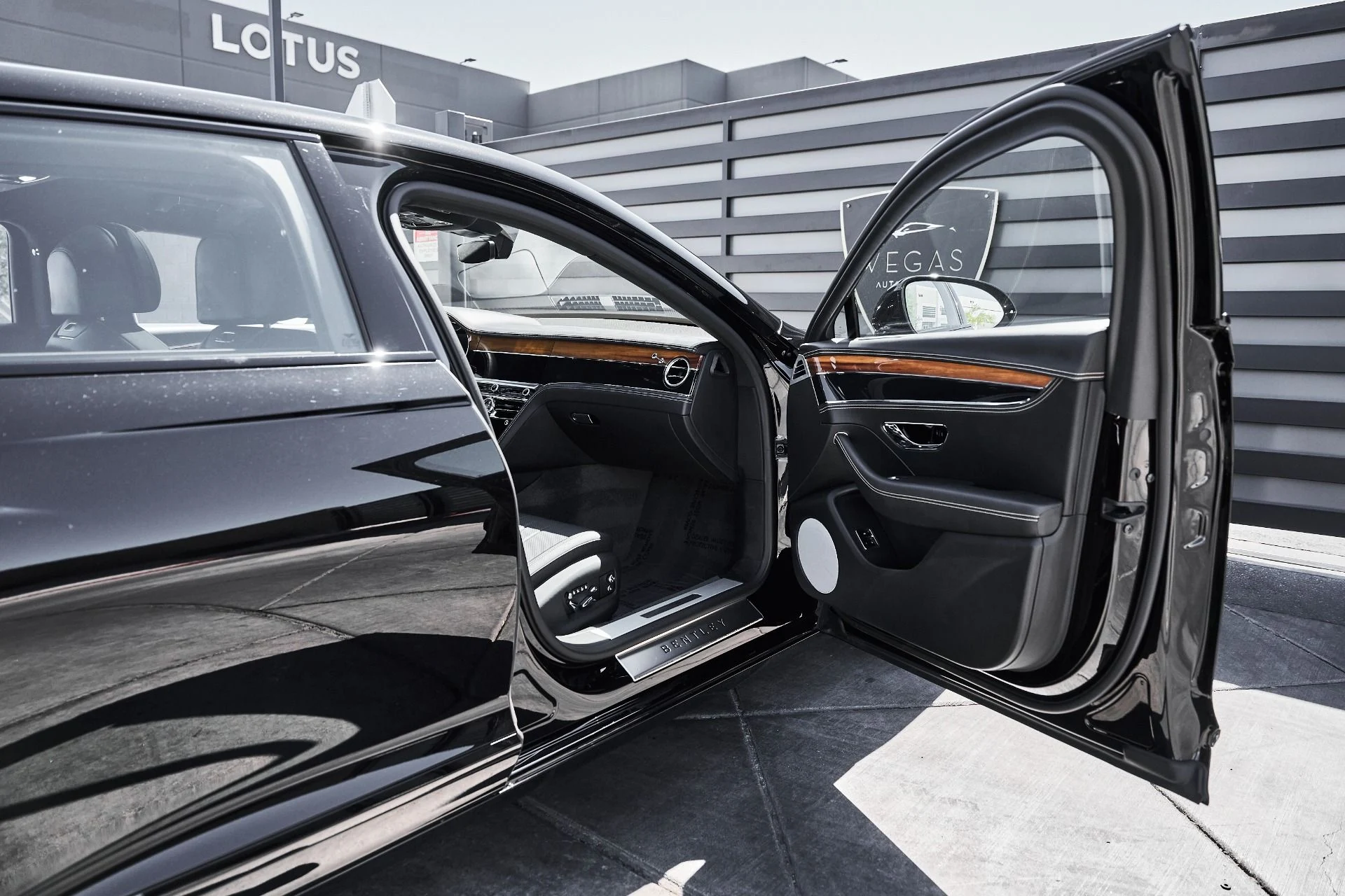 mph021_522941049_Used_2024_Bentley_Flying_Spur_1782150650_f9f8e20556