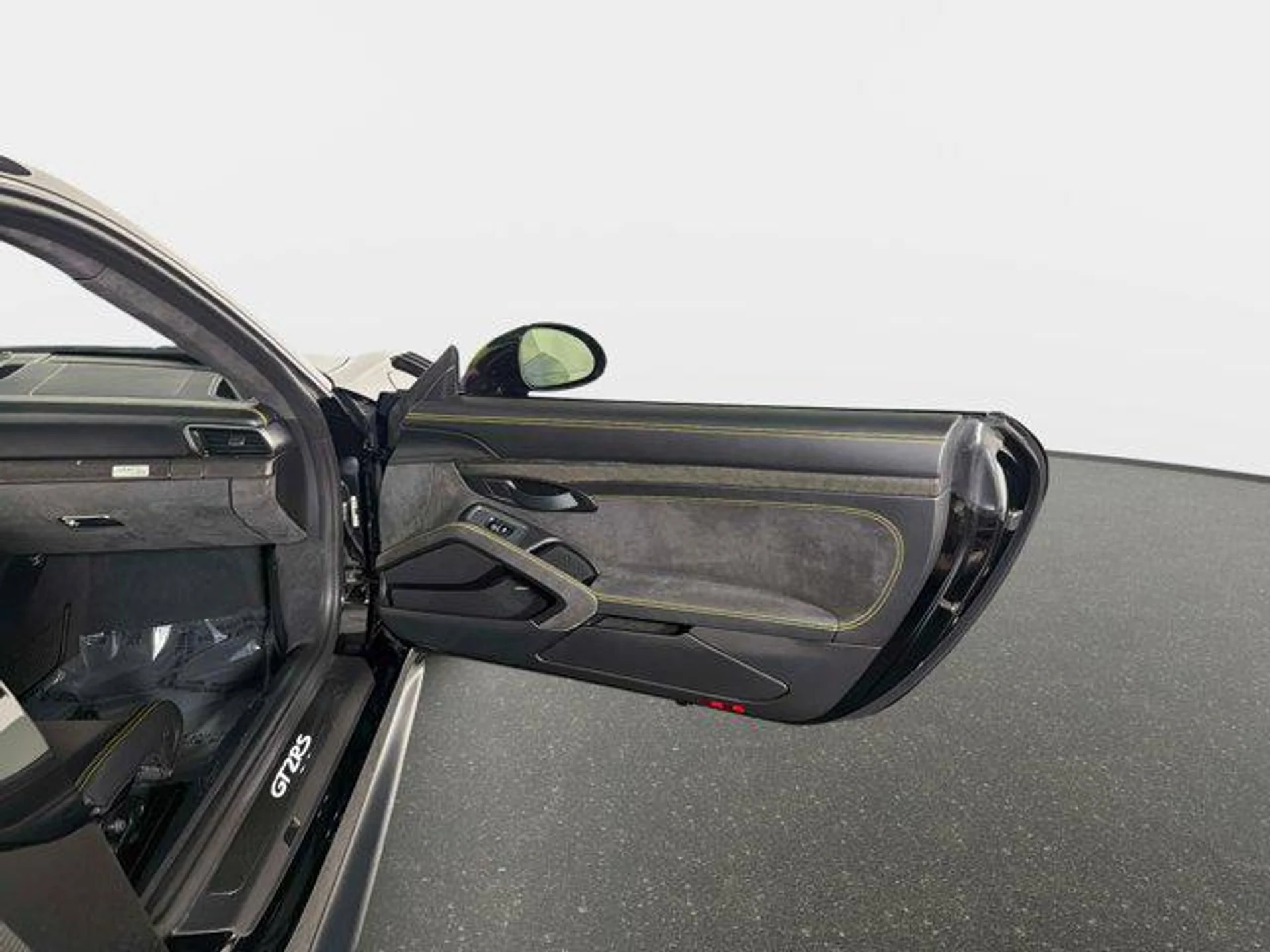 mph021_523782113_m_KX_Lox0o3l_O_Cv_LK_p_QJ_Vfsu_SEUU_6812a3aea9