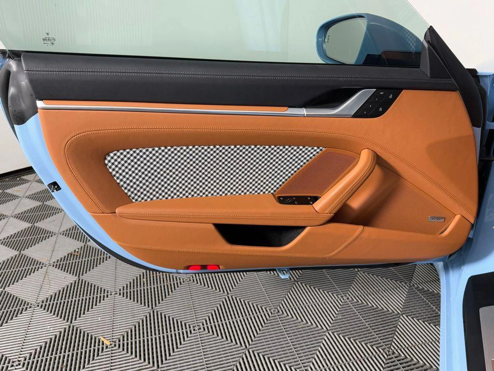 mph021_527470825_RFZ_5_FZ_Ez8f97_F_Sz_M_Wiov_CDV_5e8_Y_768b35dd7a