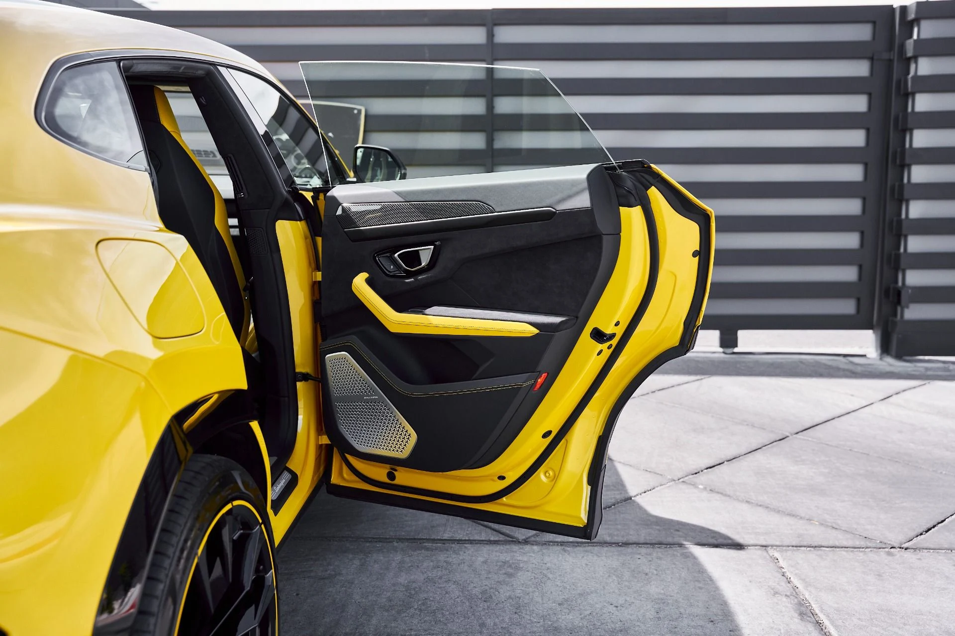 mph021_53003155_Used_2021_Lamborghini_Urus_Pearl_Capsule_1772843461_1d1b90bfc8