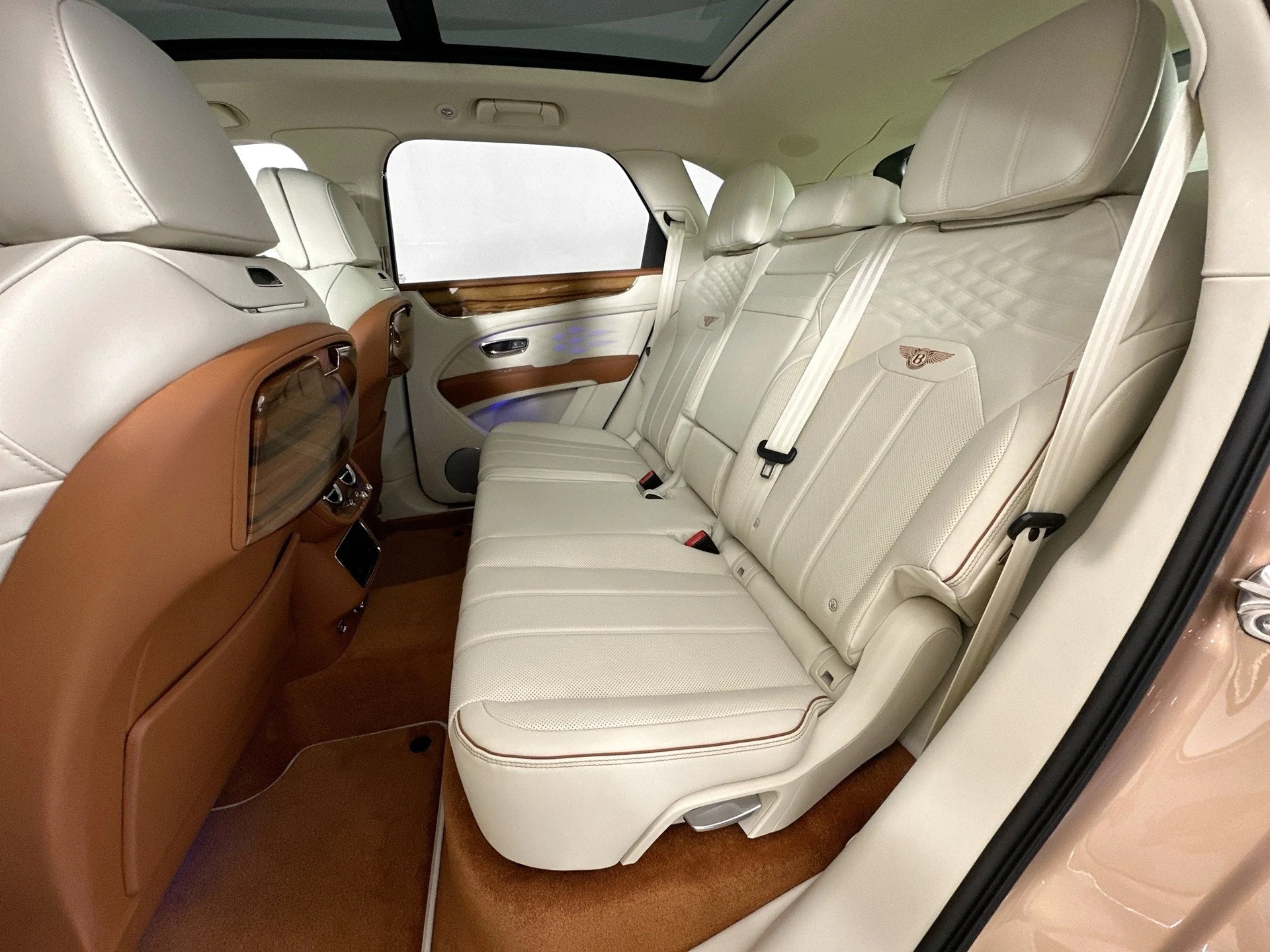 mph021_533546754_22_2998c2b666