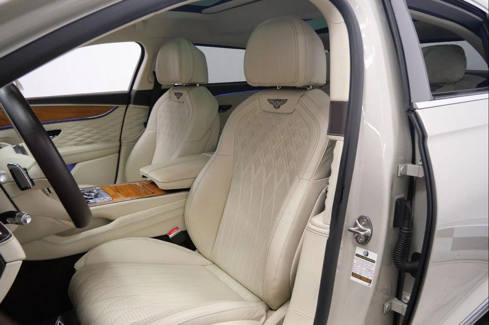 mph021_555253126_3d123hr_Qub9_E_Va95mrfi9u8_Pv_Nk_8b6d8dfb1c