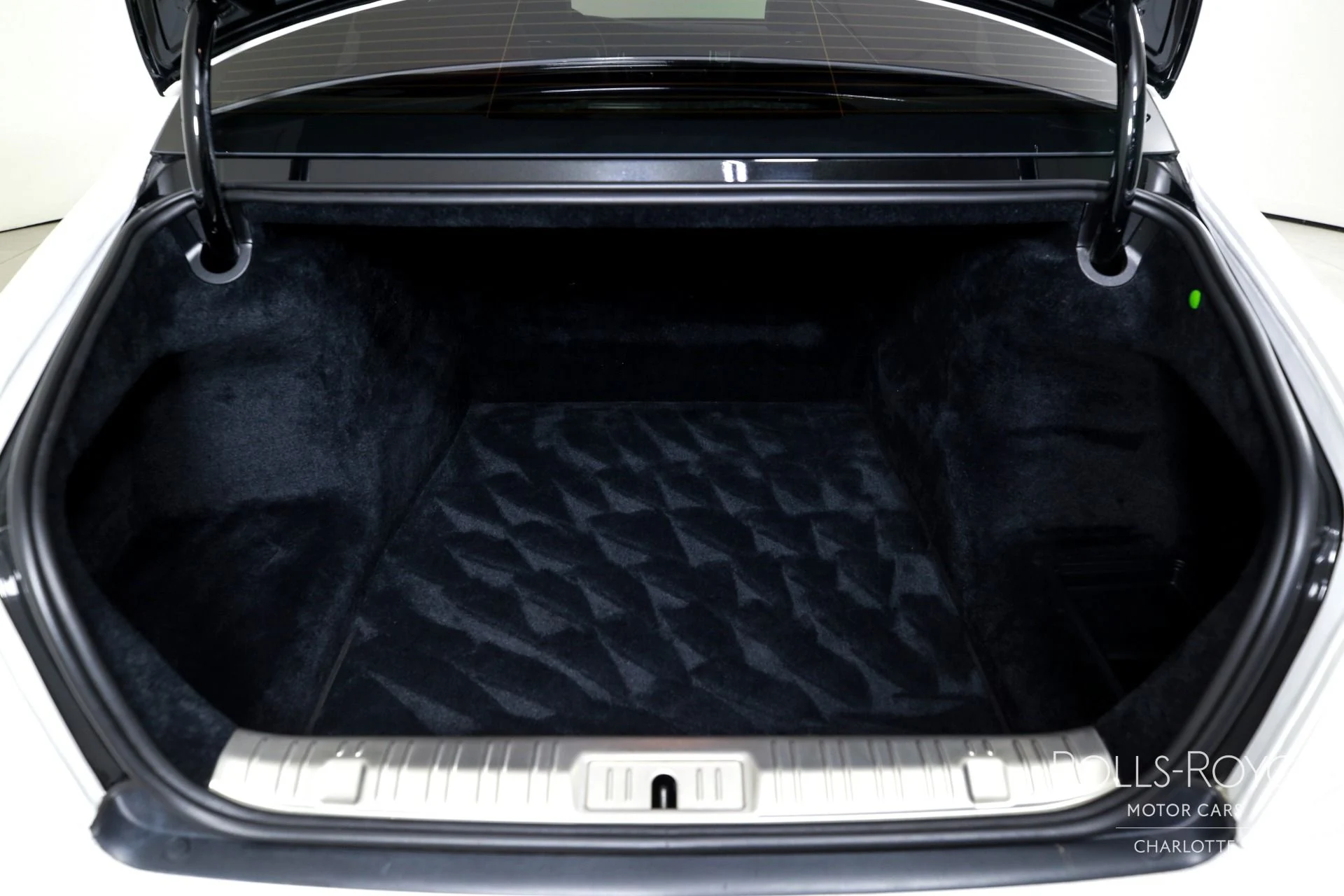 mph021_556520024_Used_2019_Rolls_Royce_Ghost_1783112154_5e6022bd07