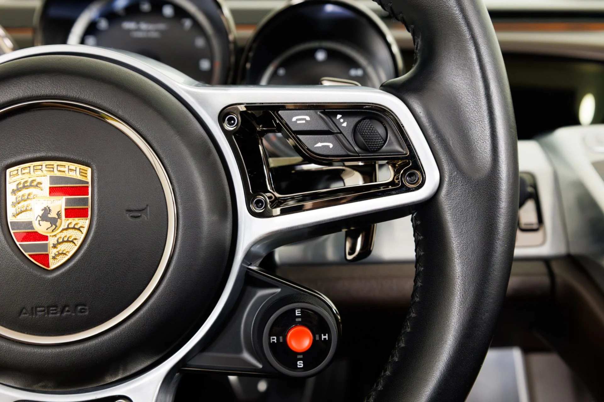 mph021_56506109_Used_2015_Porsche_918_Spyder_1789427625_602fb85962