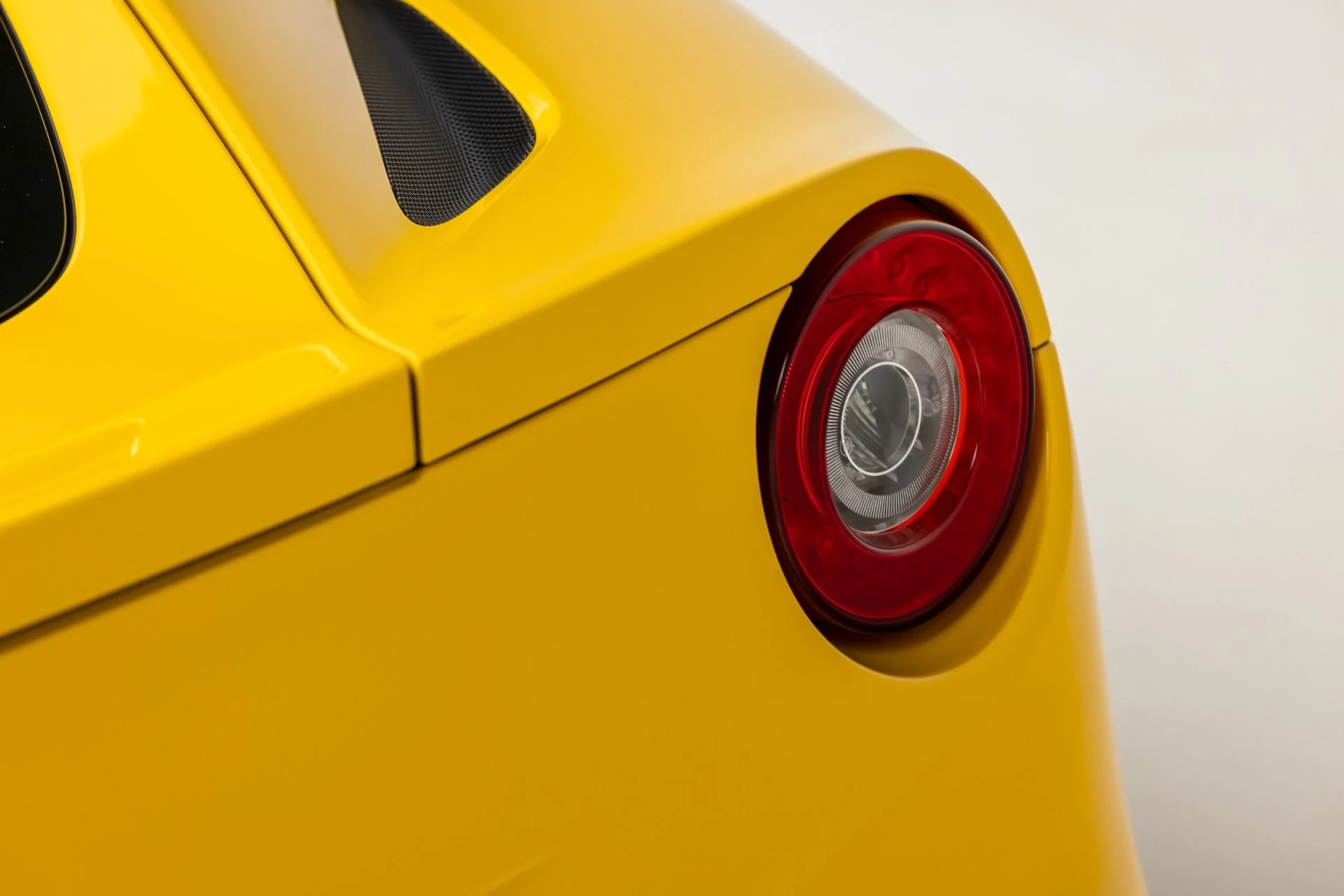 mph021_567959189_Used_2014_Ferrari_F12berlinetta_1766171664_bf0cf6085d