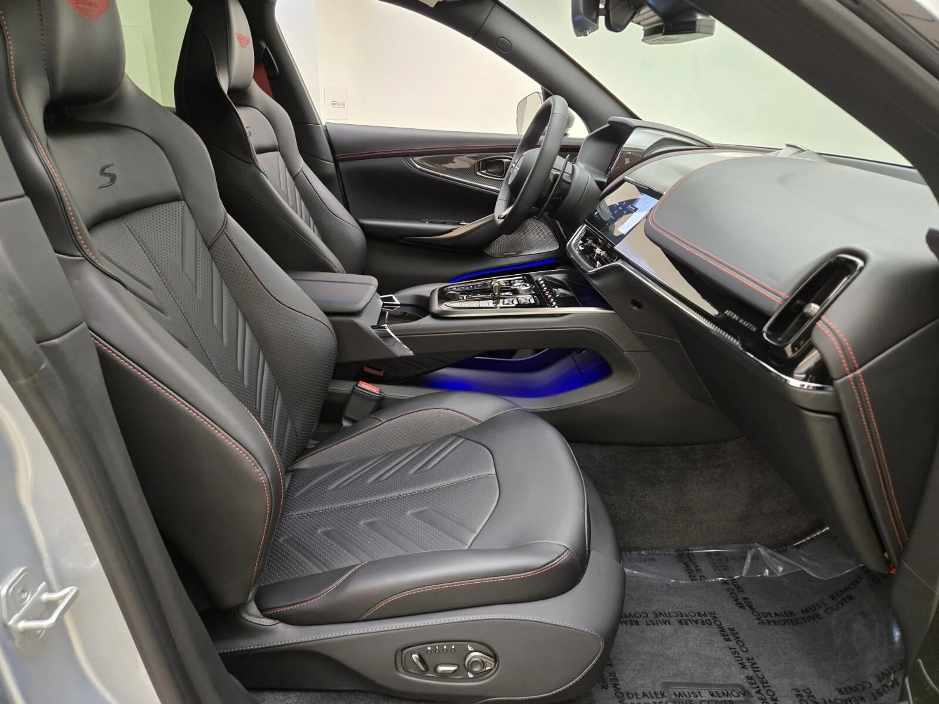 mph021_569369322_New_2026_Aston_Martin_DBX_S_1780637077_b653fc4ace