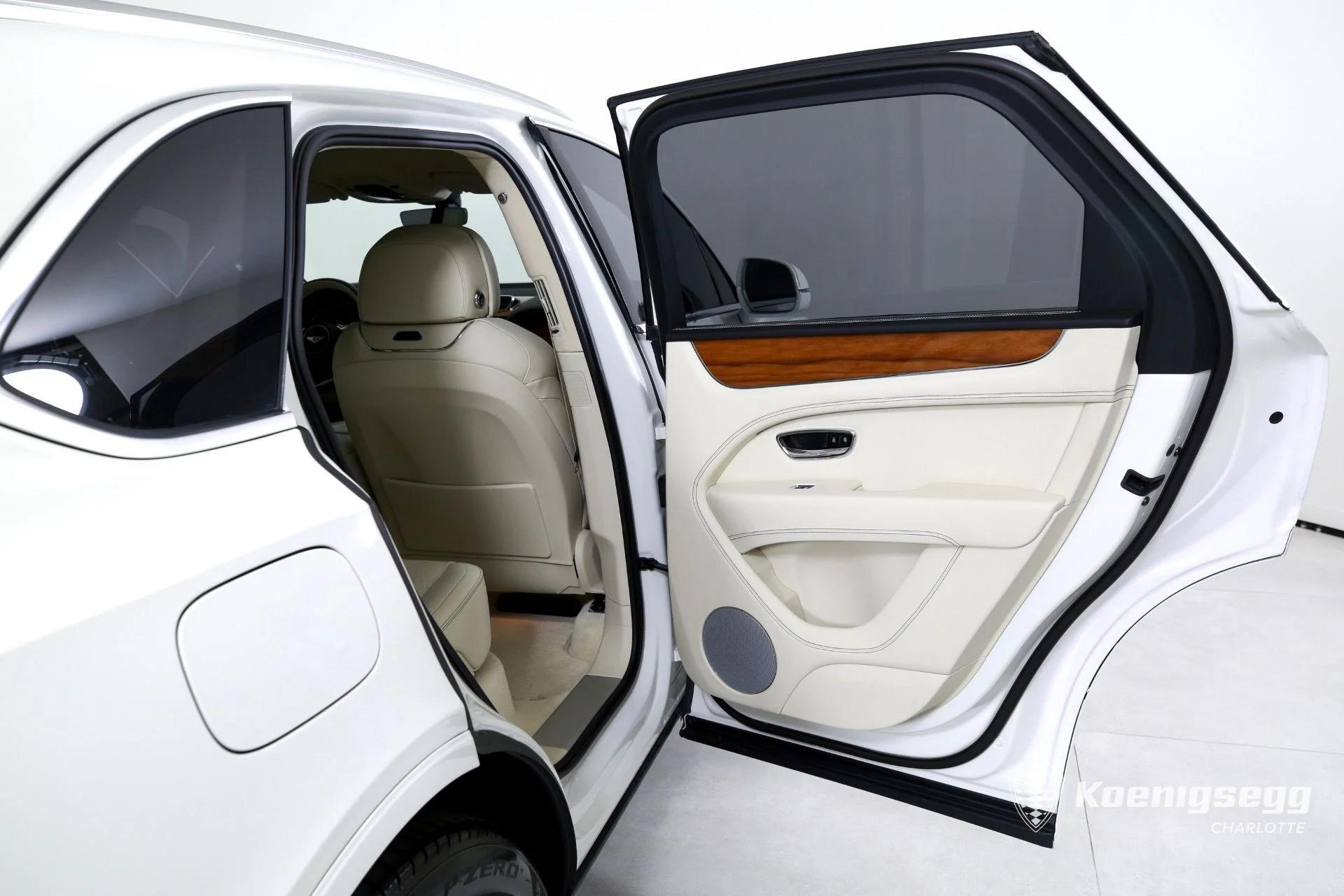 mph021_583819241_Used_2023_Bentley_Bentayga_Hybrid_1760985662_817143823d