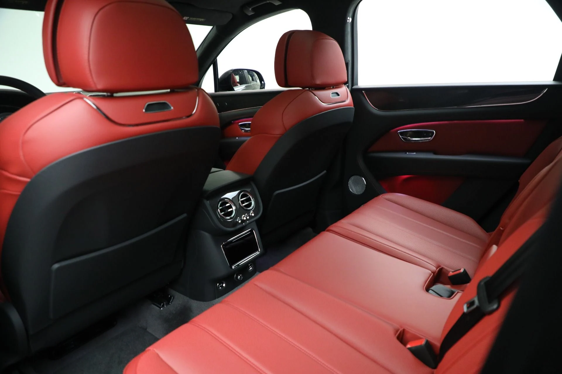 mph021_583987727_New_2025_Bentley_Bentayga_V8_9996a89722