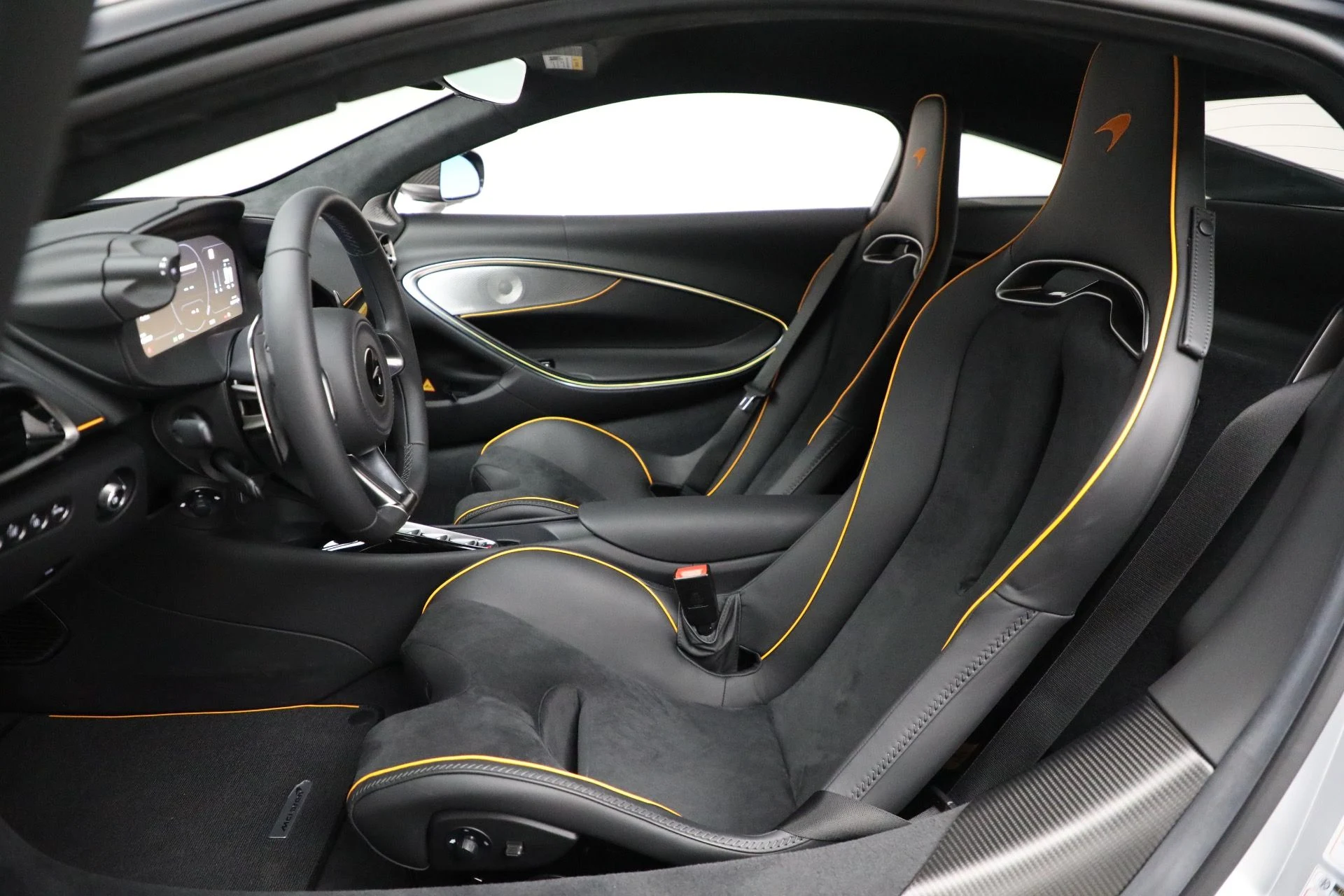 mph021_590164928_Used_2023_Mc_Laren_Artura_Vision_b79433b30d