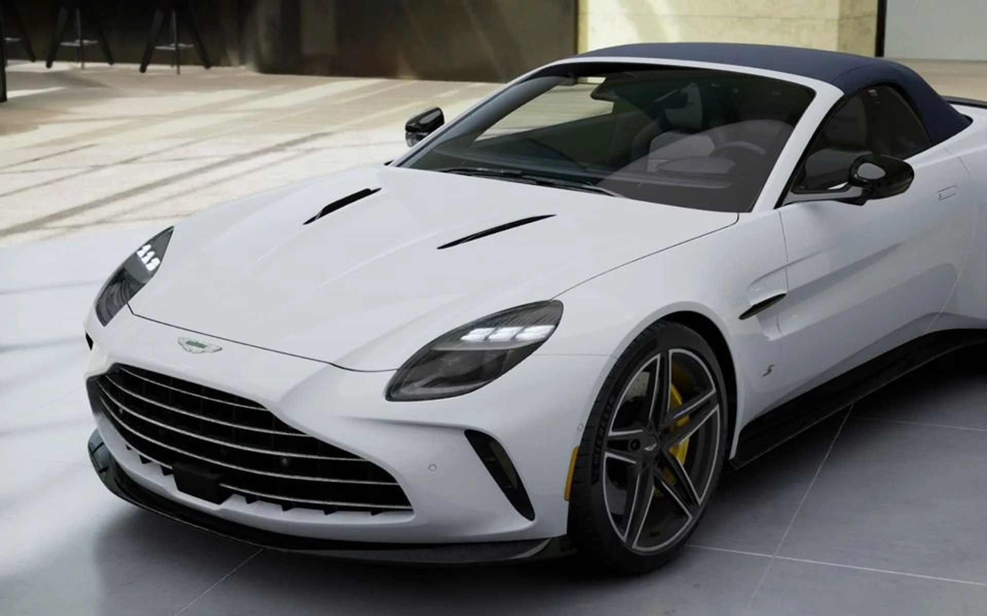 mph021_601660133_New_2027_Aston_Martin_Vantage_S_Roadster_In_Transit_e0e9e23ade