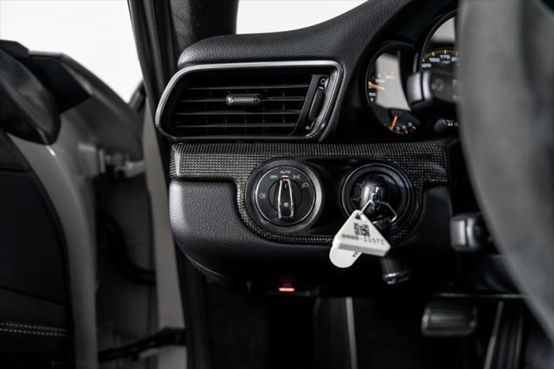 mph021_608588157_t_TK_Iyg_Zv_WO_0c_FH_Kc_YJ_Jz_Gss_Mi_P4_339a1d9bf9