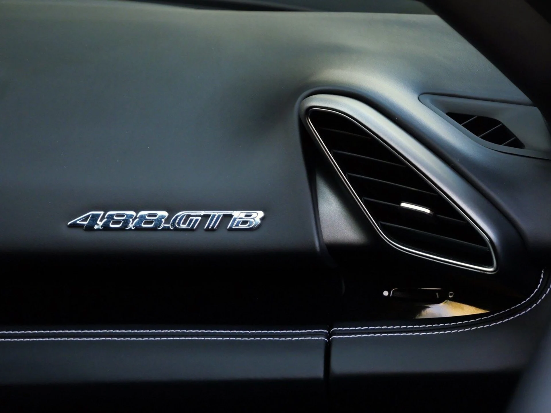 mph021_616946210_6c8fe3f6b834305fa3b7bedb1f41579cx_38c3bd5bec