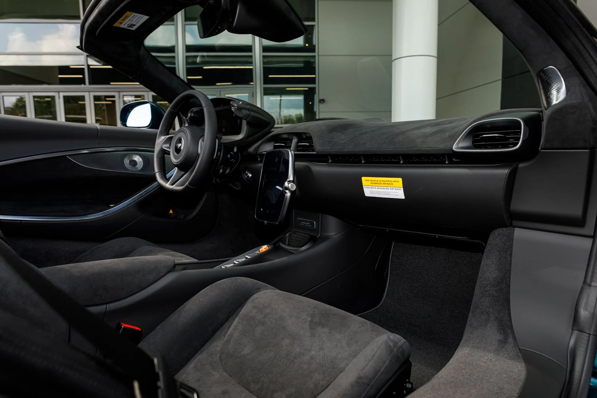 mph021_618105019_587_p22_l_25b8c47386