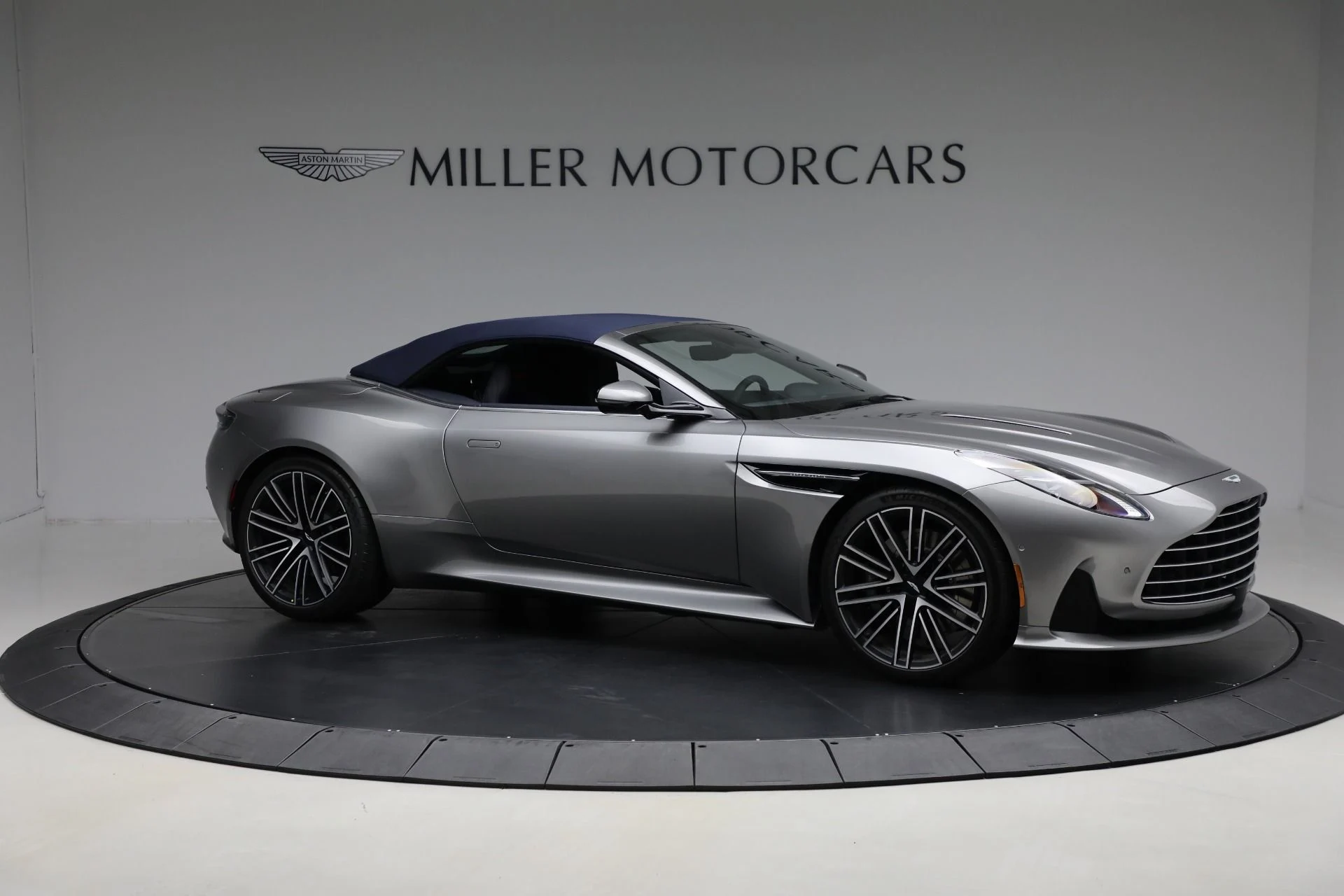 mph021_621868442_New_2025_Aston_Martin_DB_12_Volante_d49b25316e