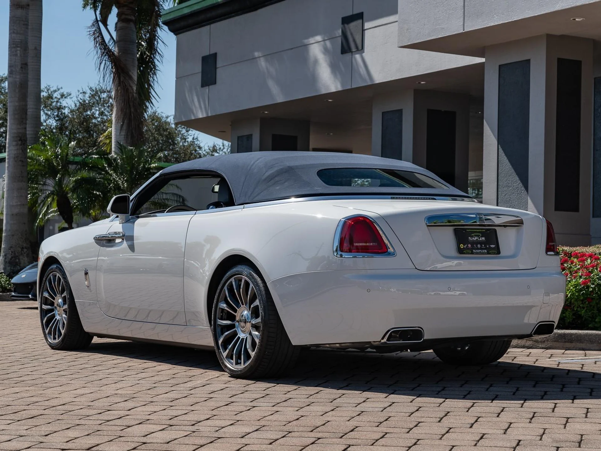 mph021_631418767_Used_2019_Rolls_Royce_Dawn_1761832862_2d5e269ccb