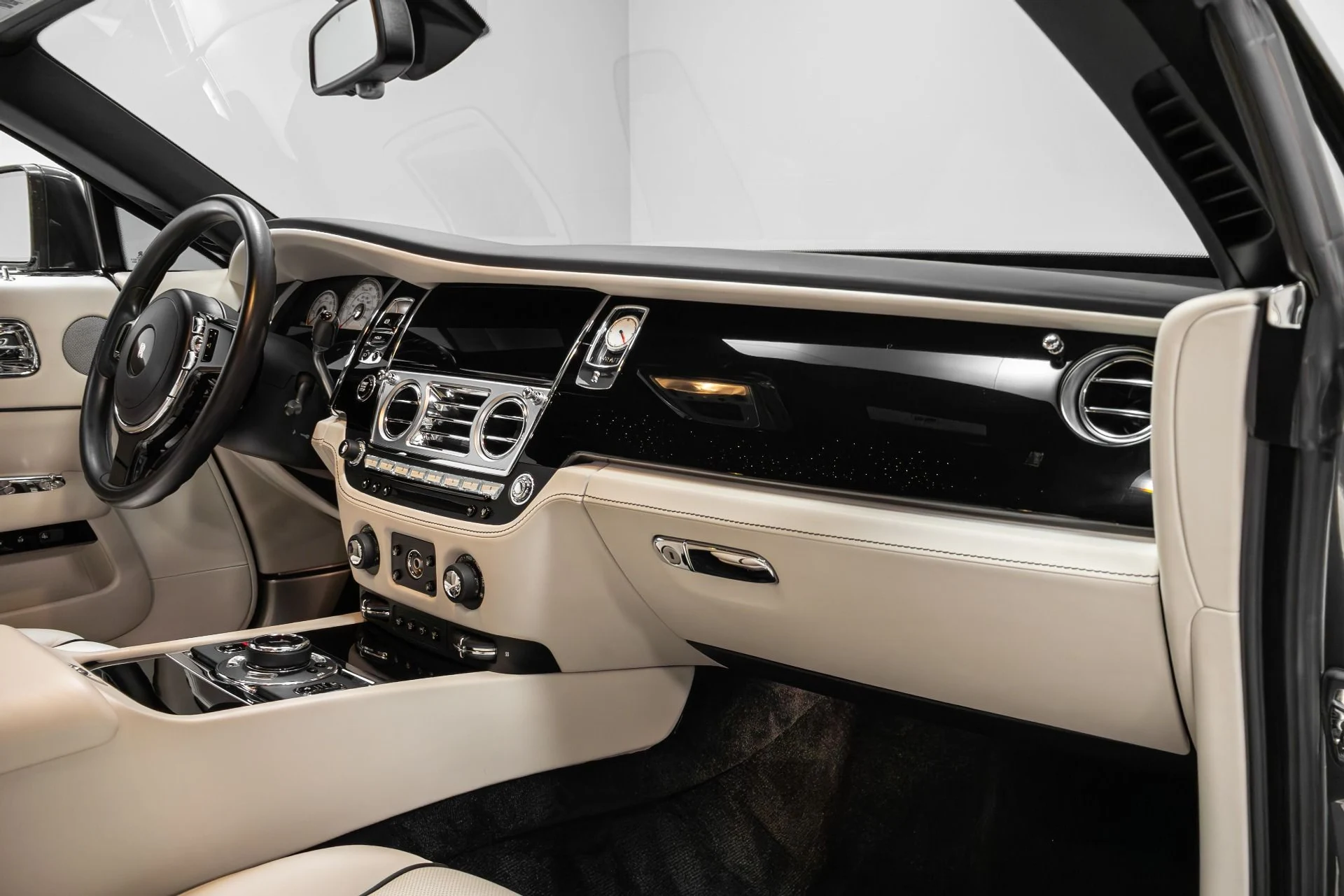 mph021_63543610_Used_2016_Rolls_Royce_Wraith_1765322495_f31b2769dc