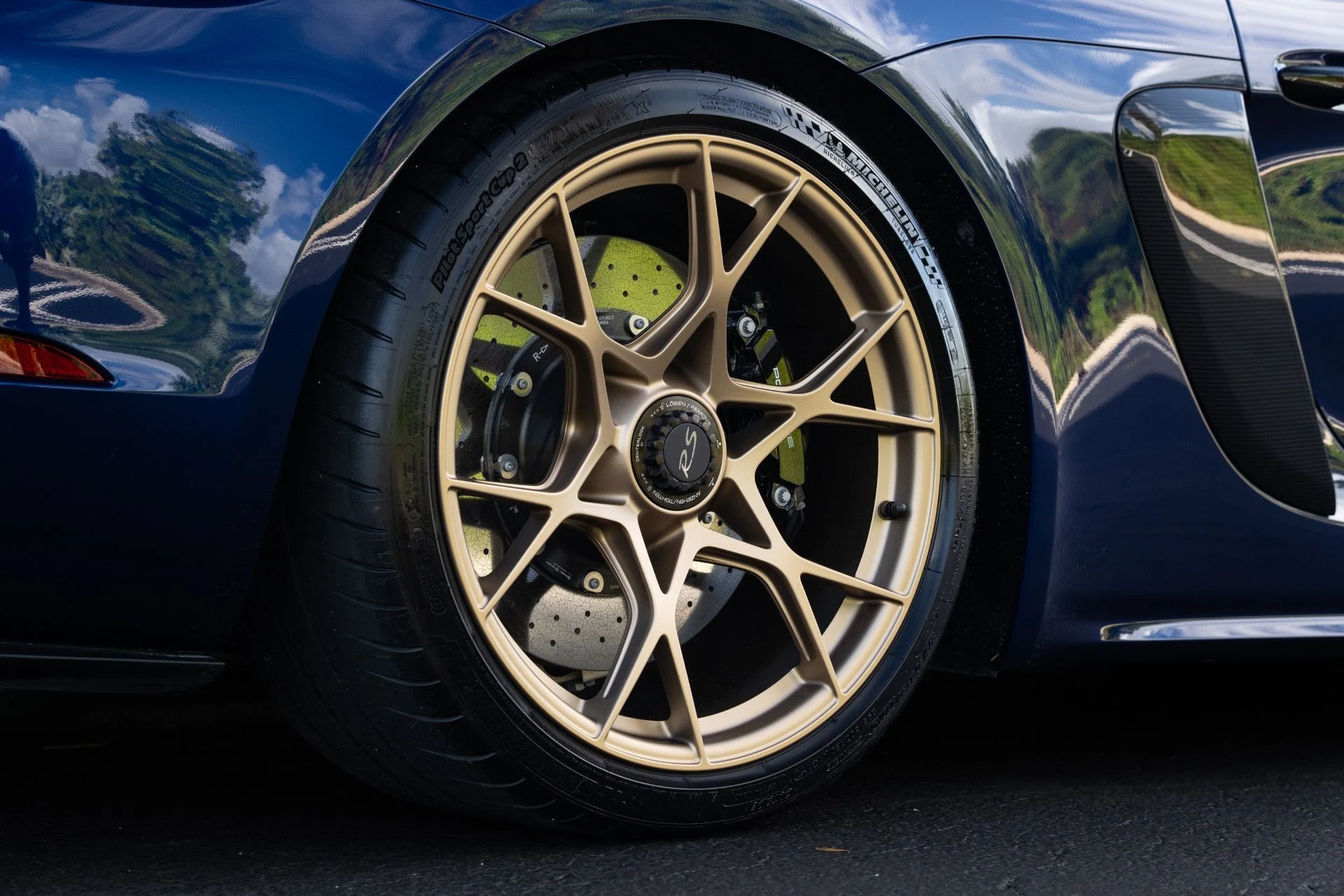 mph021_661114402_Used_2024_Porsche_718_Cayman_GT_4_RS_1775021157_6a42a1ba72