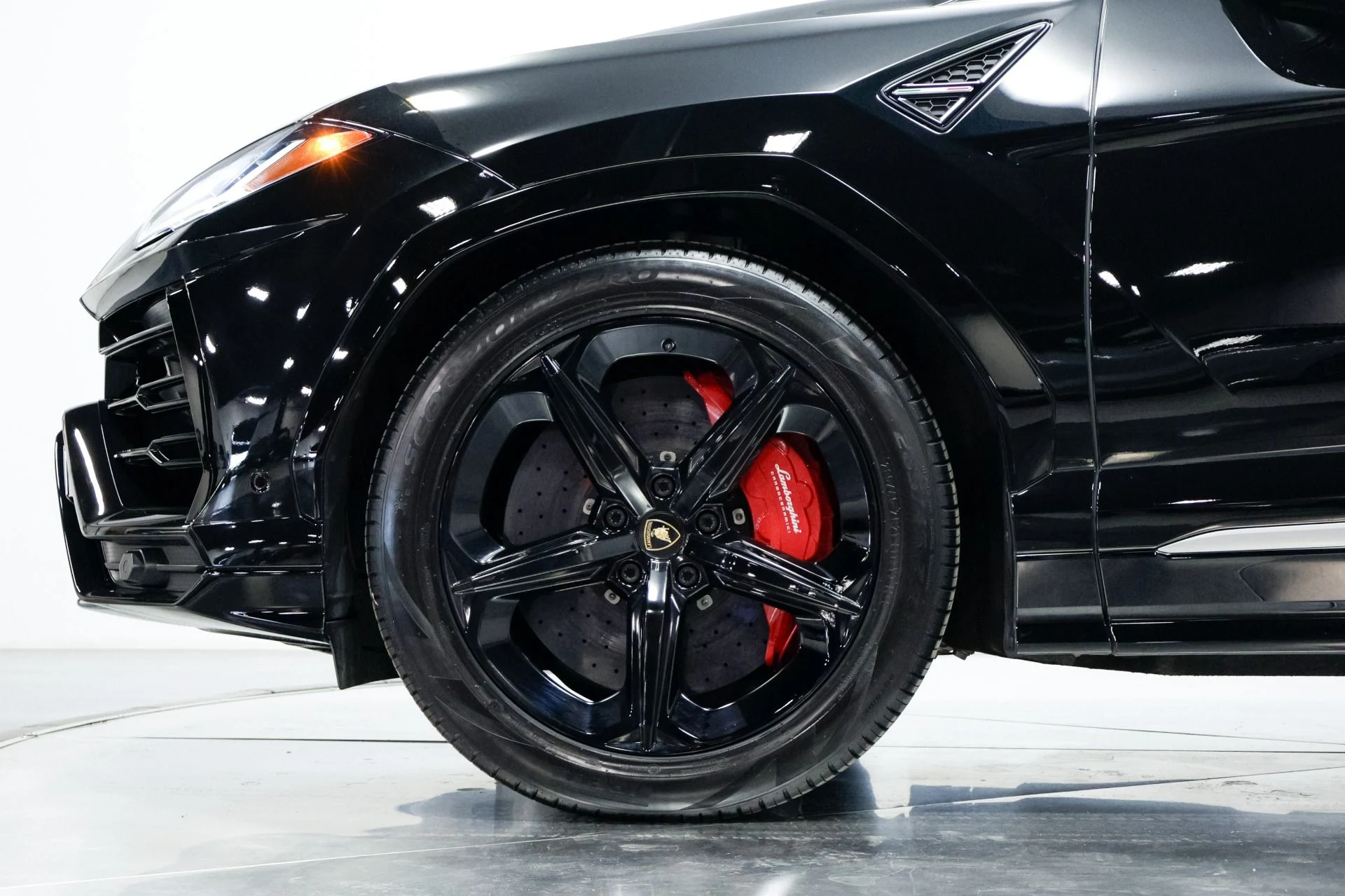 mph021_665918043_Used_2019_Lamborghini_Urus_1760386129_34eff6d8b8